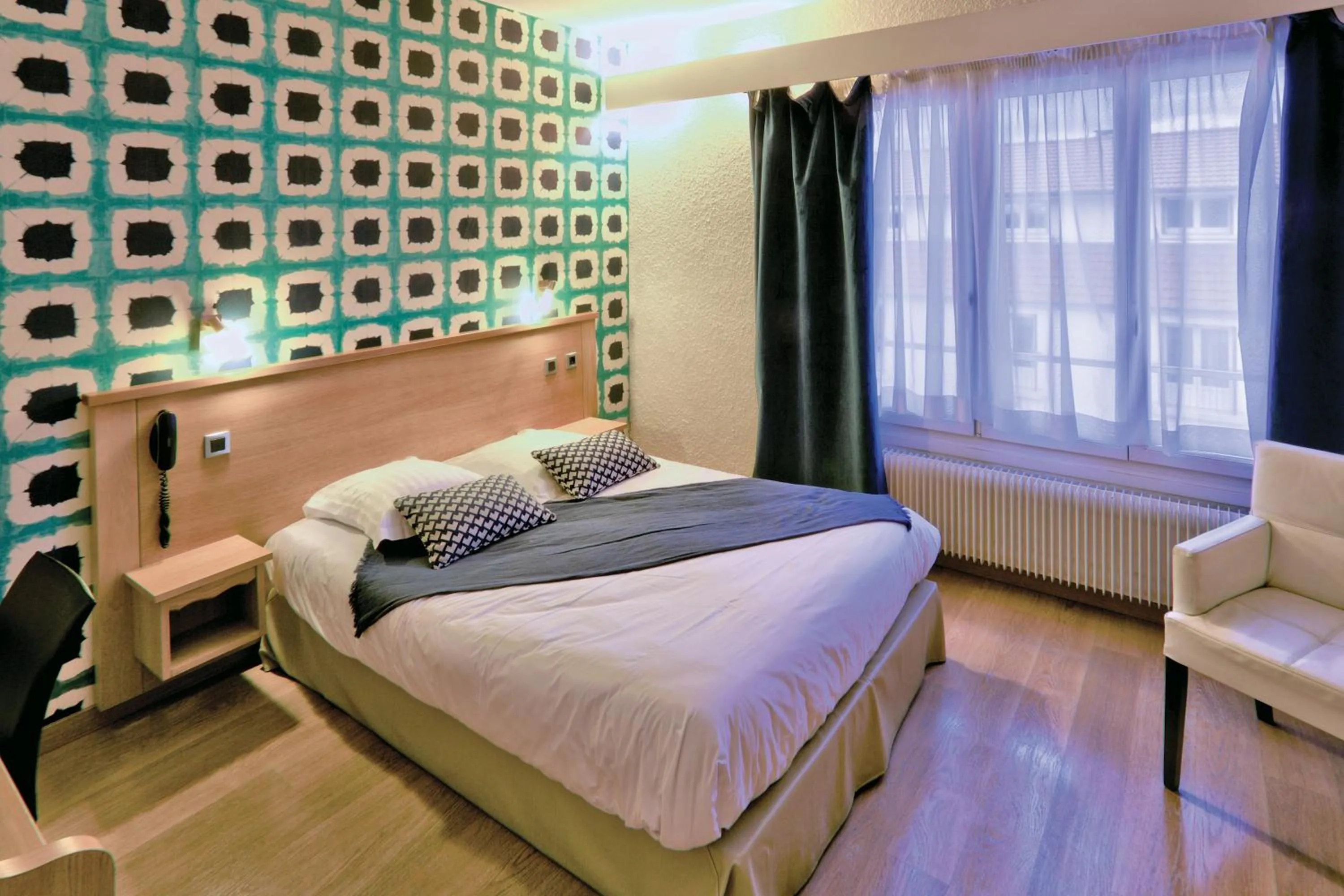 Bed in Logis Hotel Restaurant Spa Beau Site