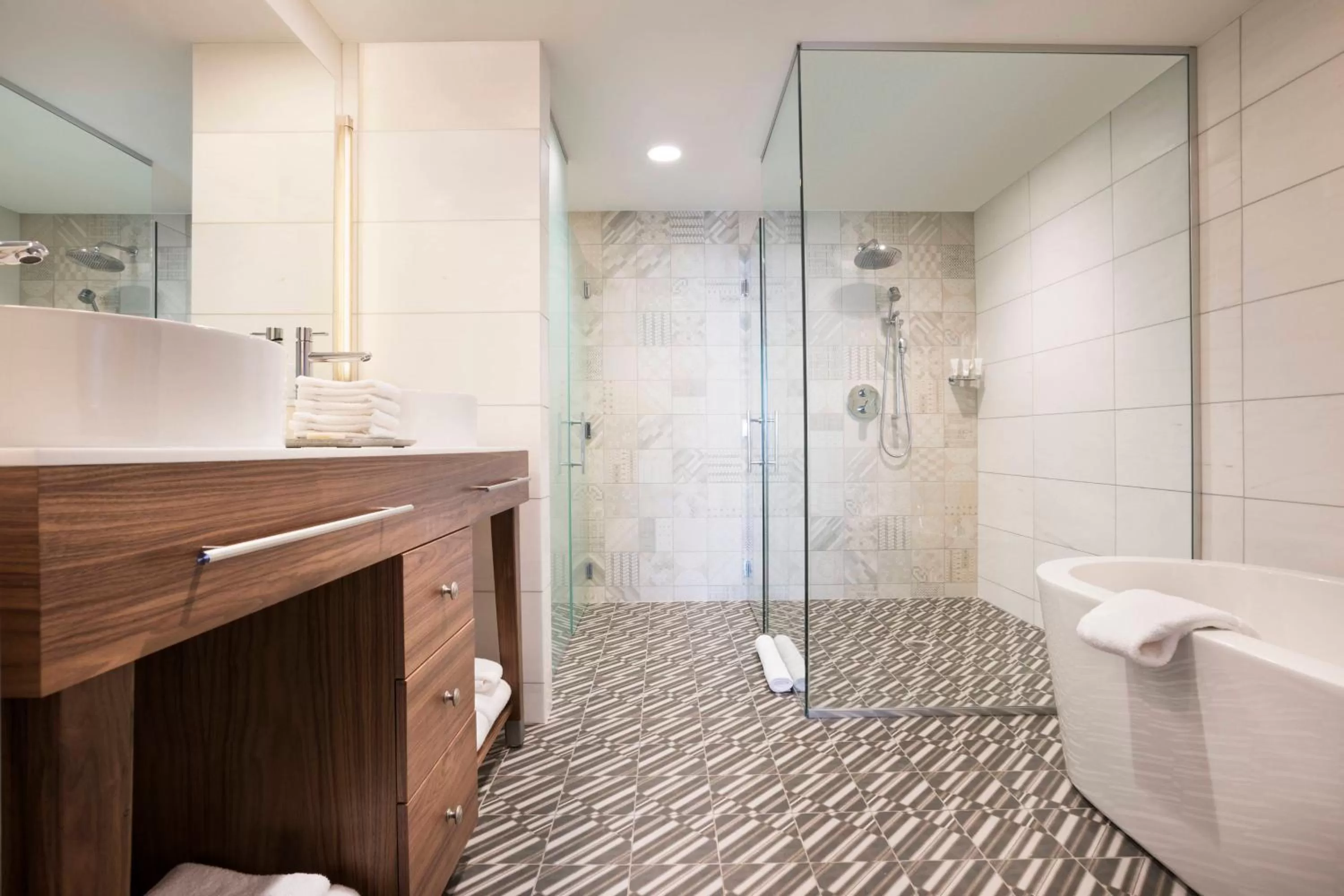 Bathroom in Le Meridien Columbus, The Joseph