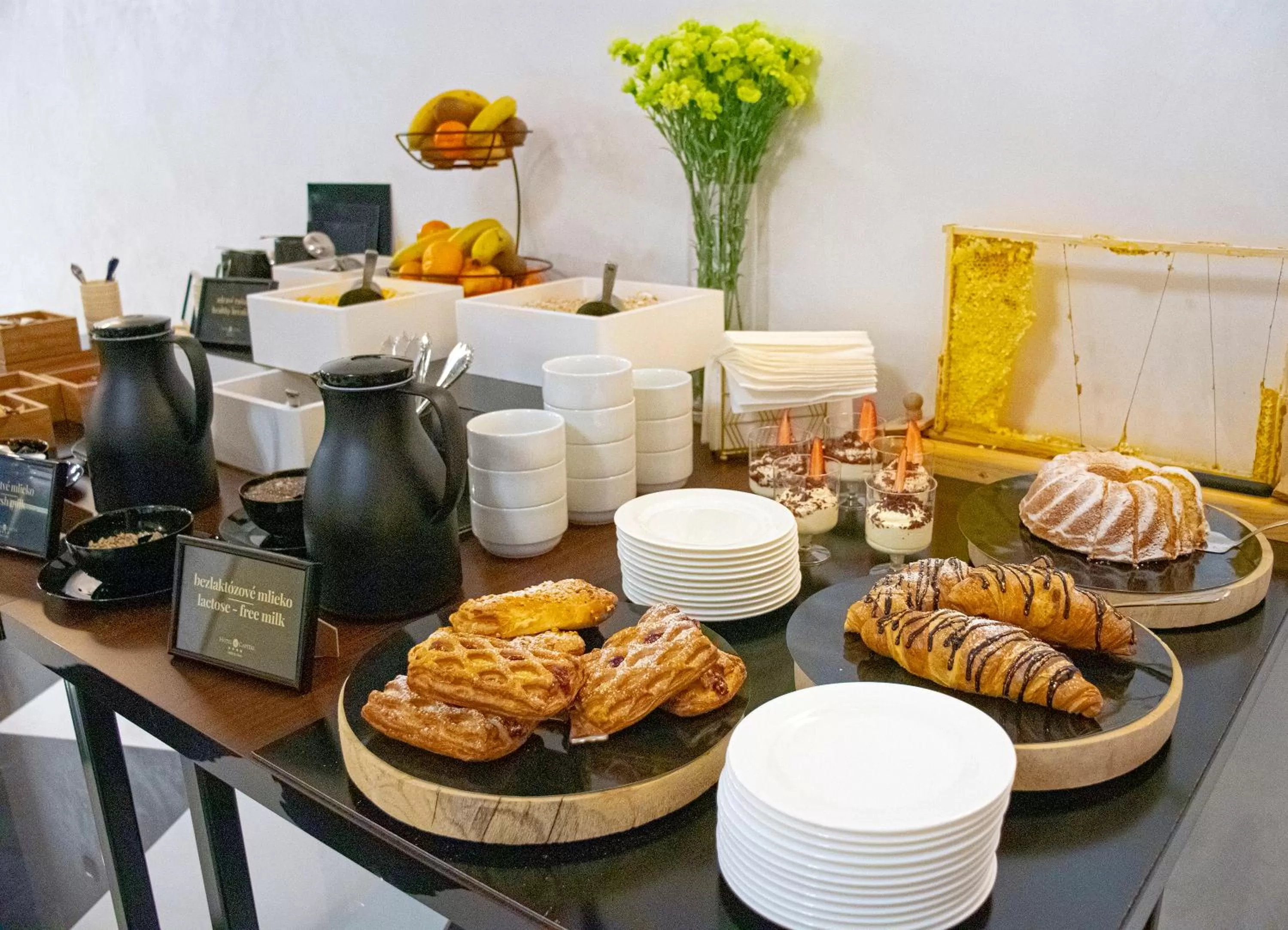 Coffee/tea facilities in Hotel Capital with private wellness