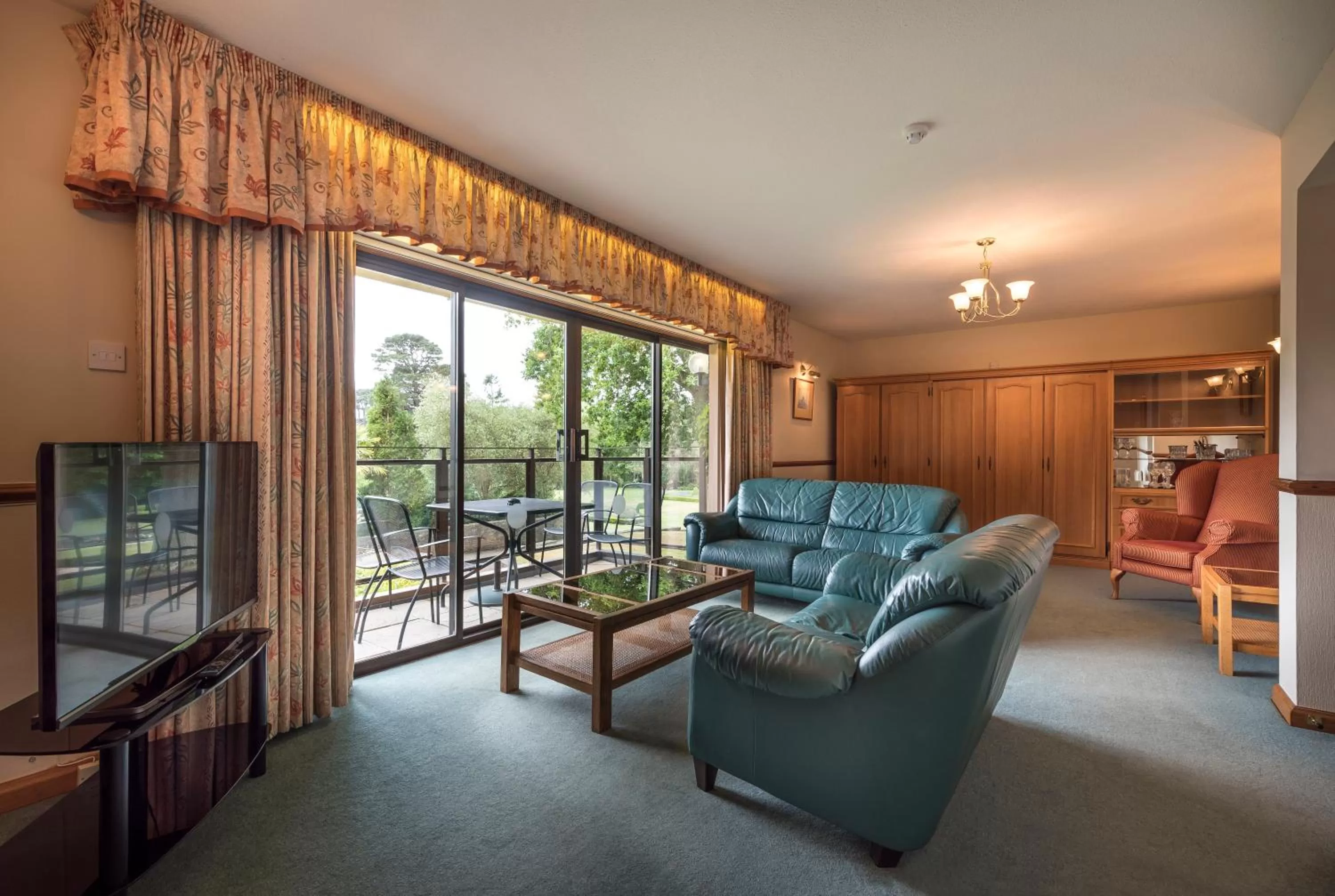 Living room, Seating Area in Macdonald Elmers Court Resort