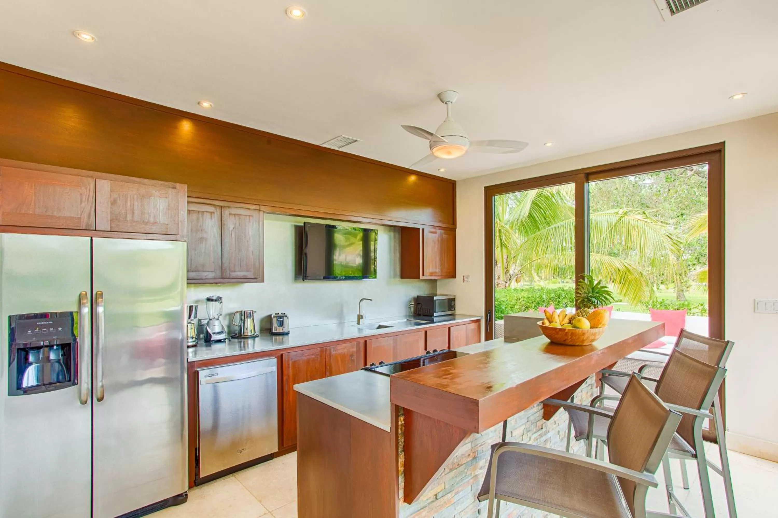 Day, Kitchen/Kitchenette in Wild Orchid