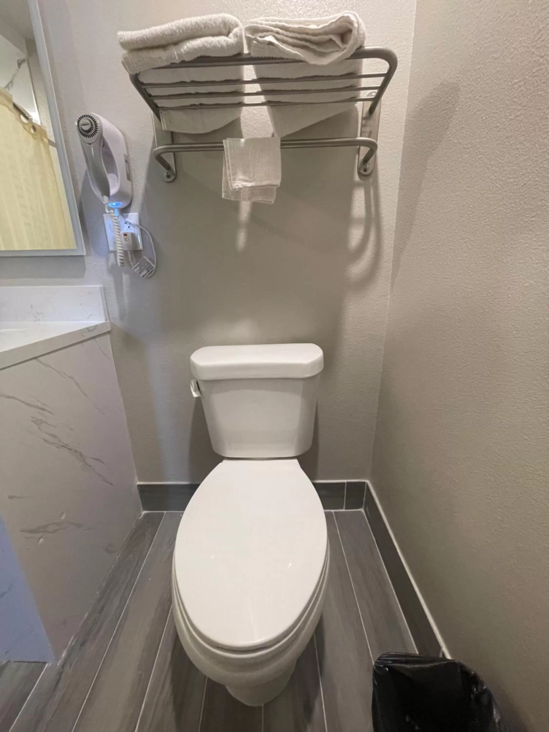 Toilet in Stadium Inn & Spas