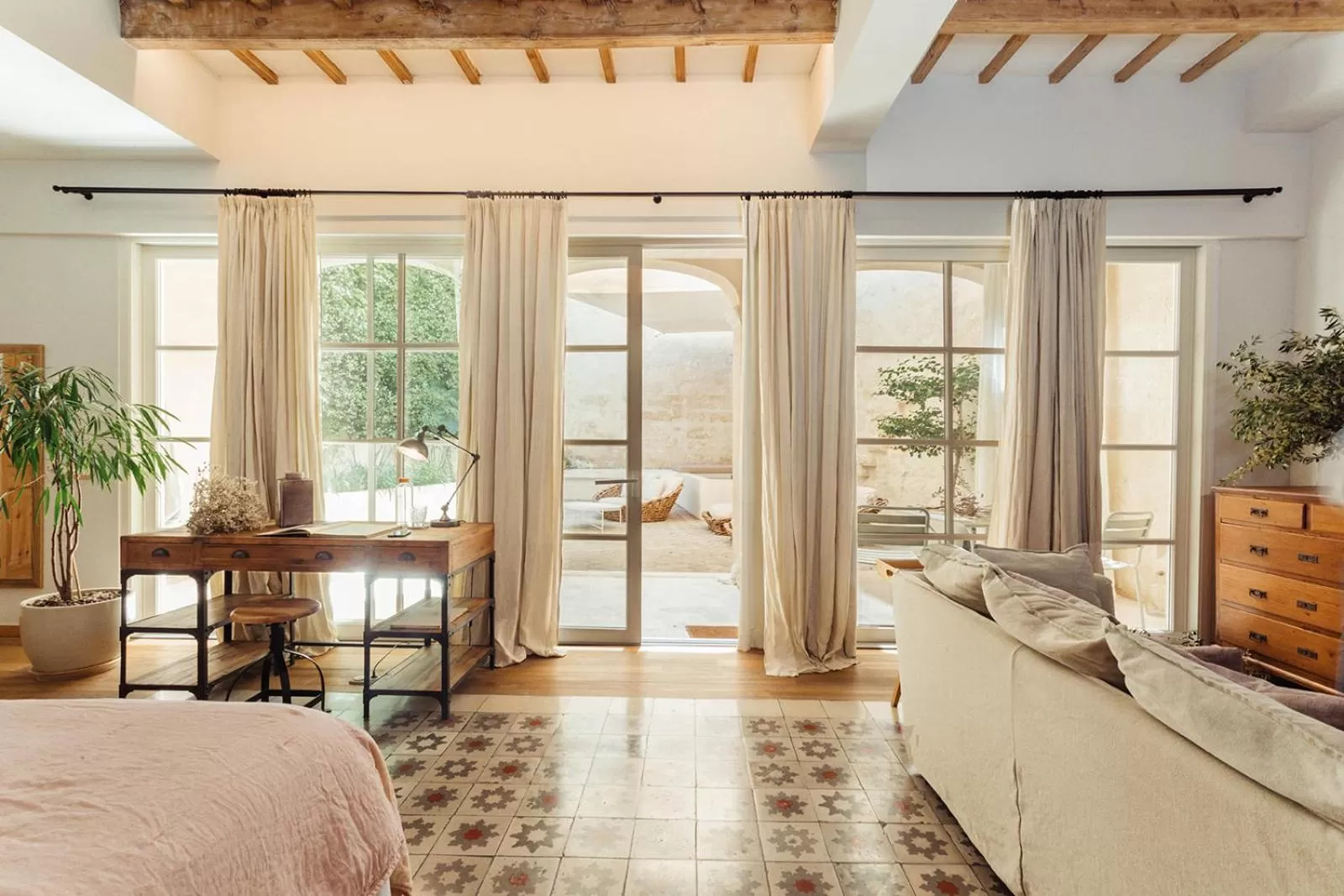 Patio, Bed in Jardí de Ses Bruixes Boutique Hotel