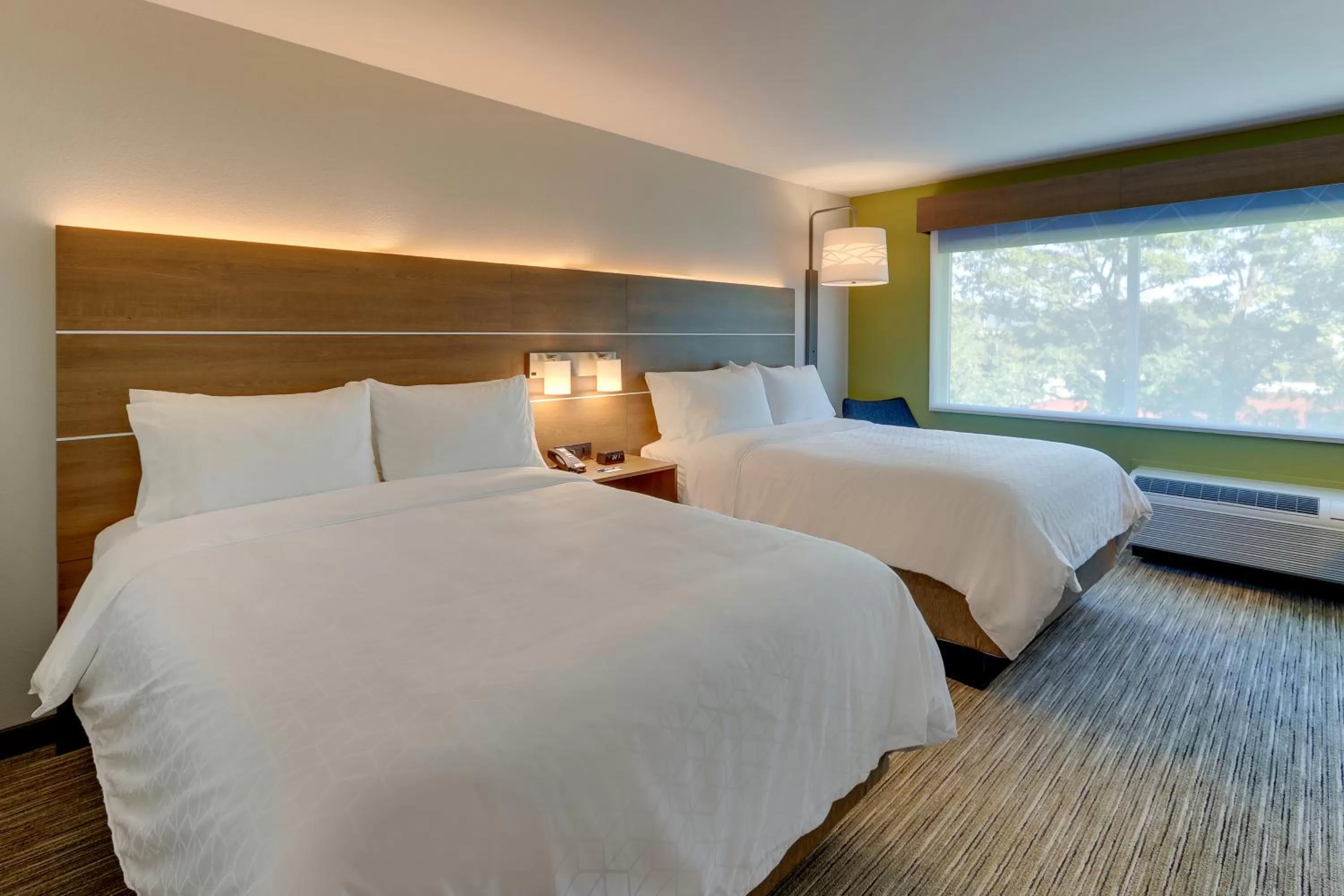 Bed in Holiday Inn Express & Suites - Roanoke – Civic Center