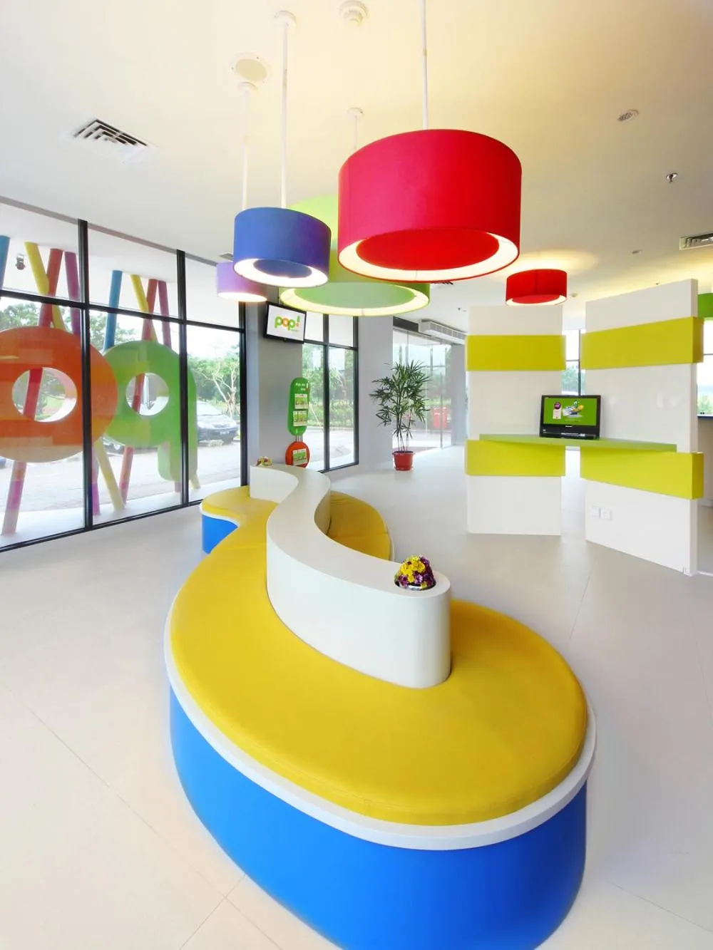 Lobby or reception in POP! Hotel BSD City Tangerang