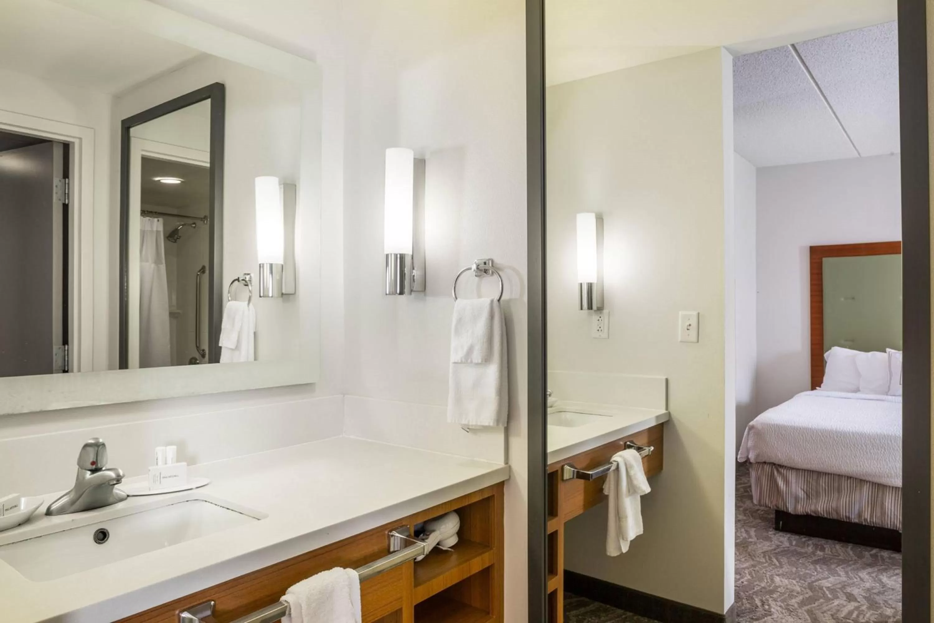 Bathroom, Bed in SpringHill Suites Hampton