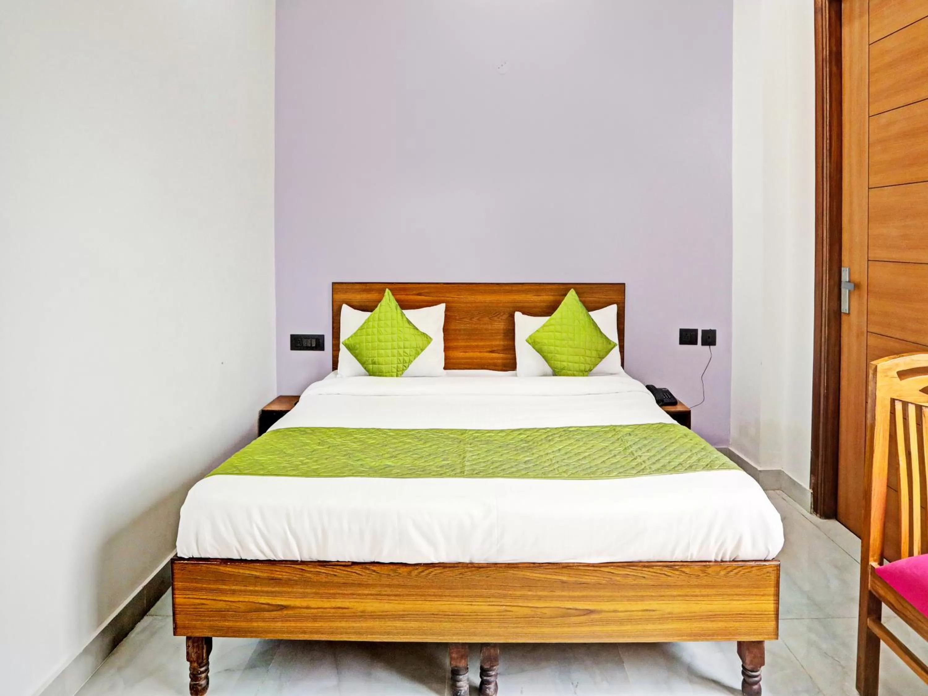 Bed in Hotel Golden Admire - Couple Friendly Hotel Noida Sector - 56