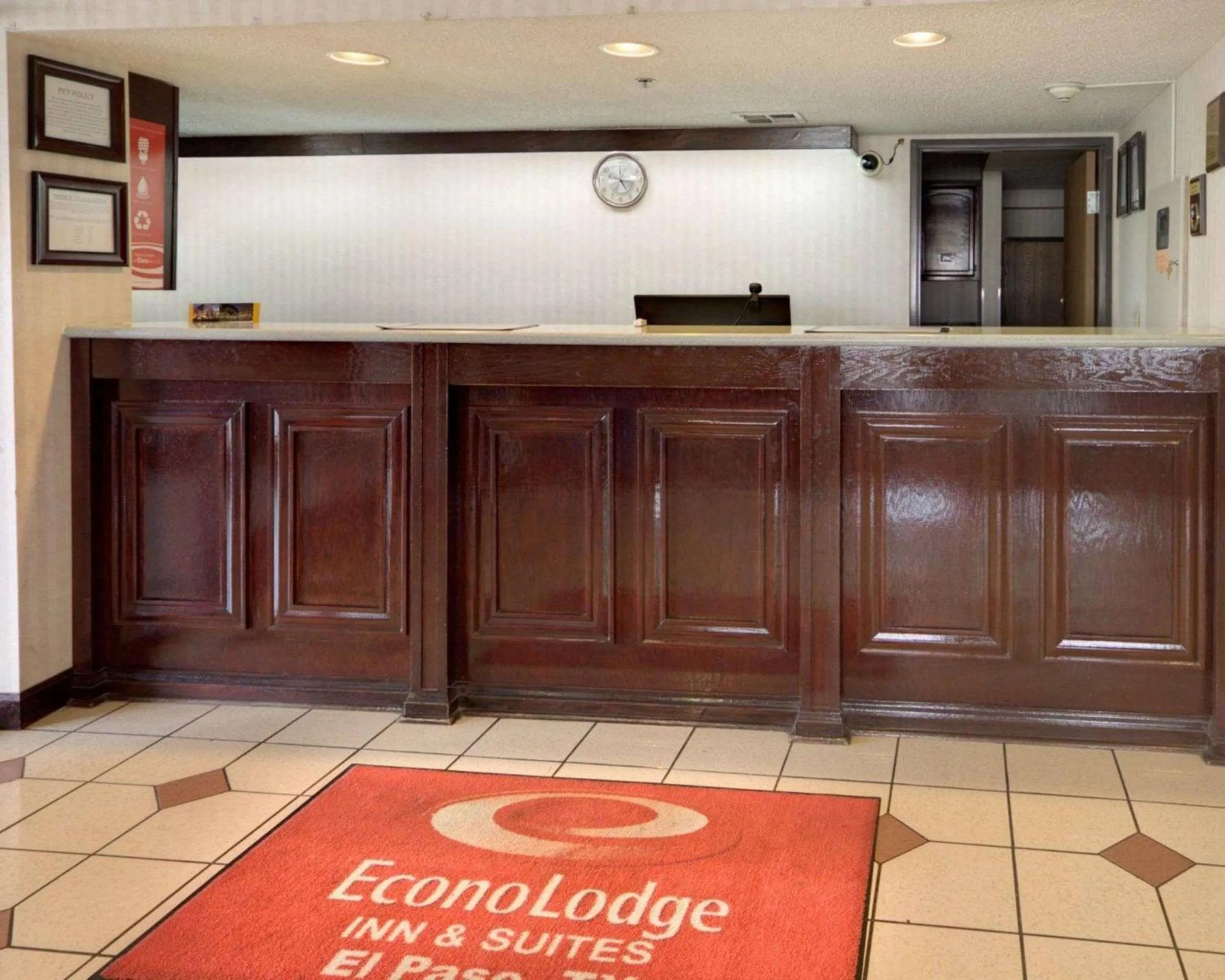 Econo Lodge Inn & Suites El Paso West