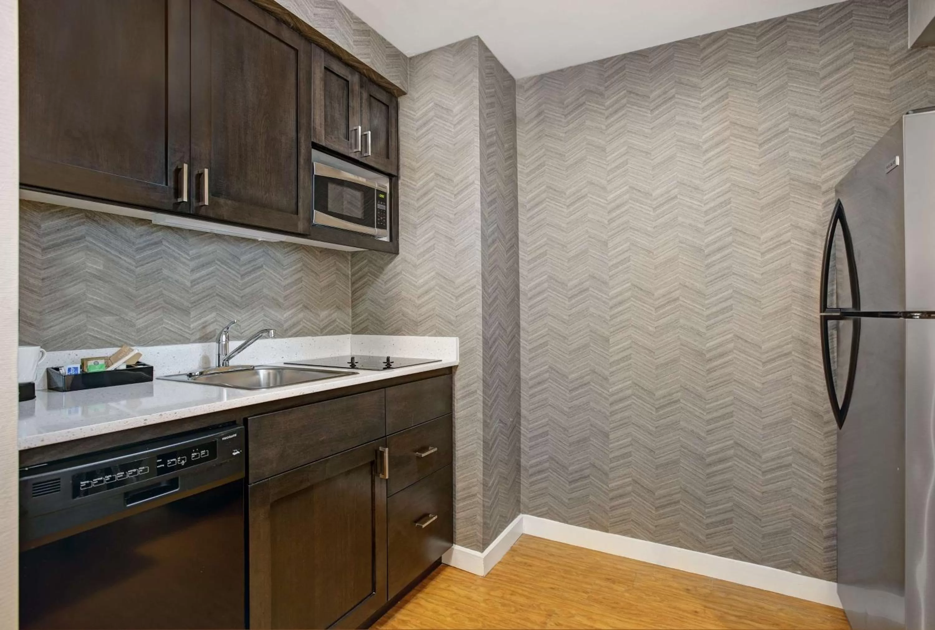 Kitchen or kitchenette in Homewood Suites by Hilton Chicago-Lincolnshire