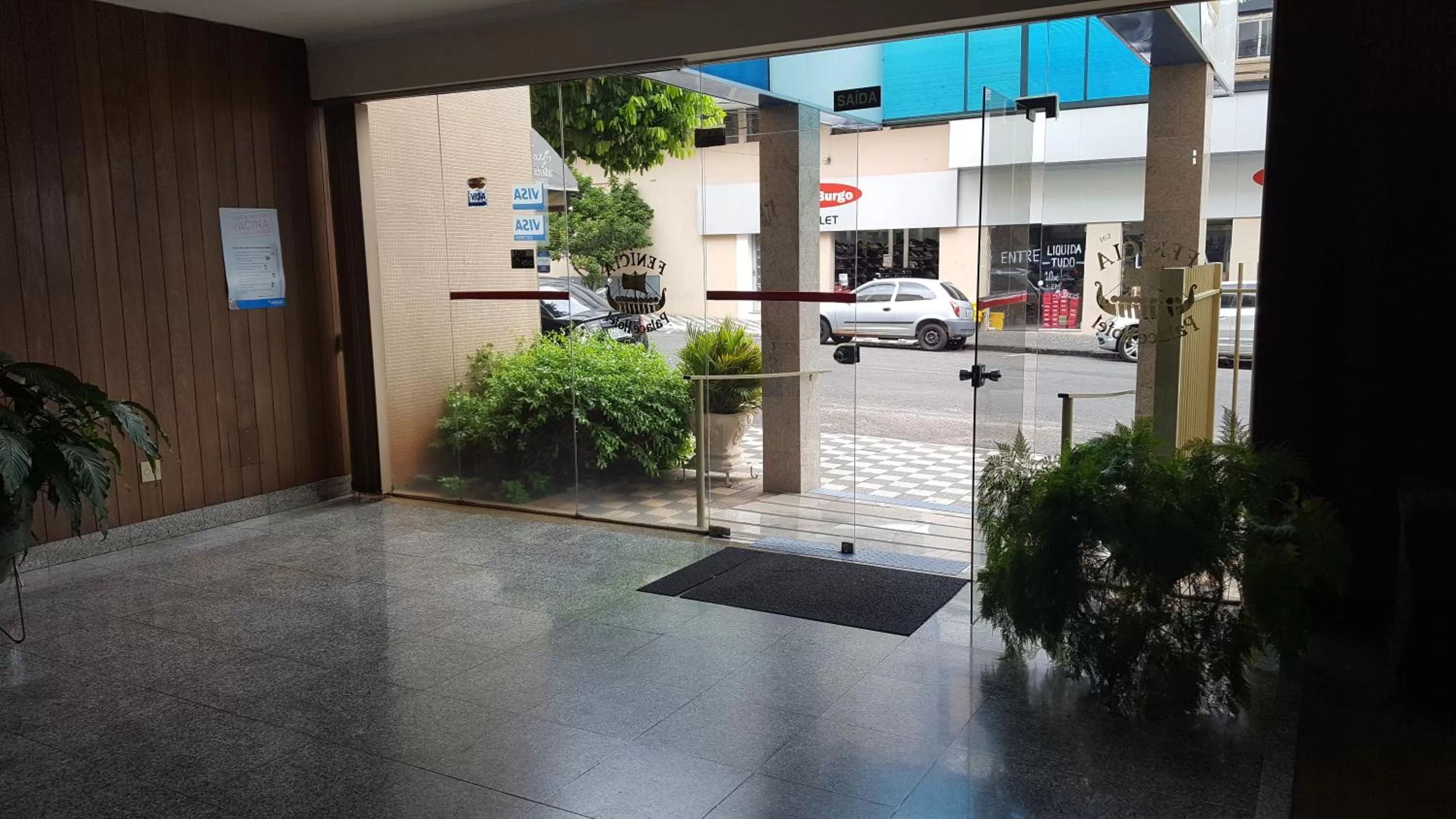 Facade/entrance in Fenícia Palace Hotel