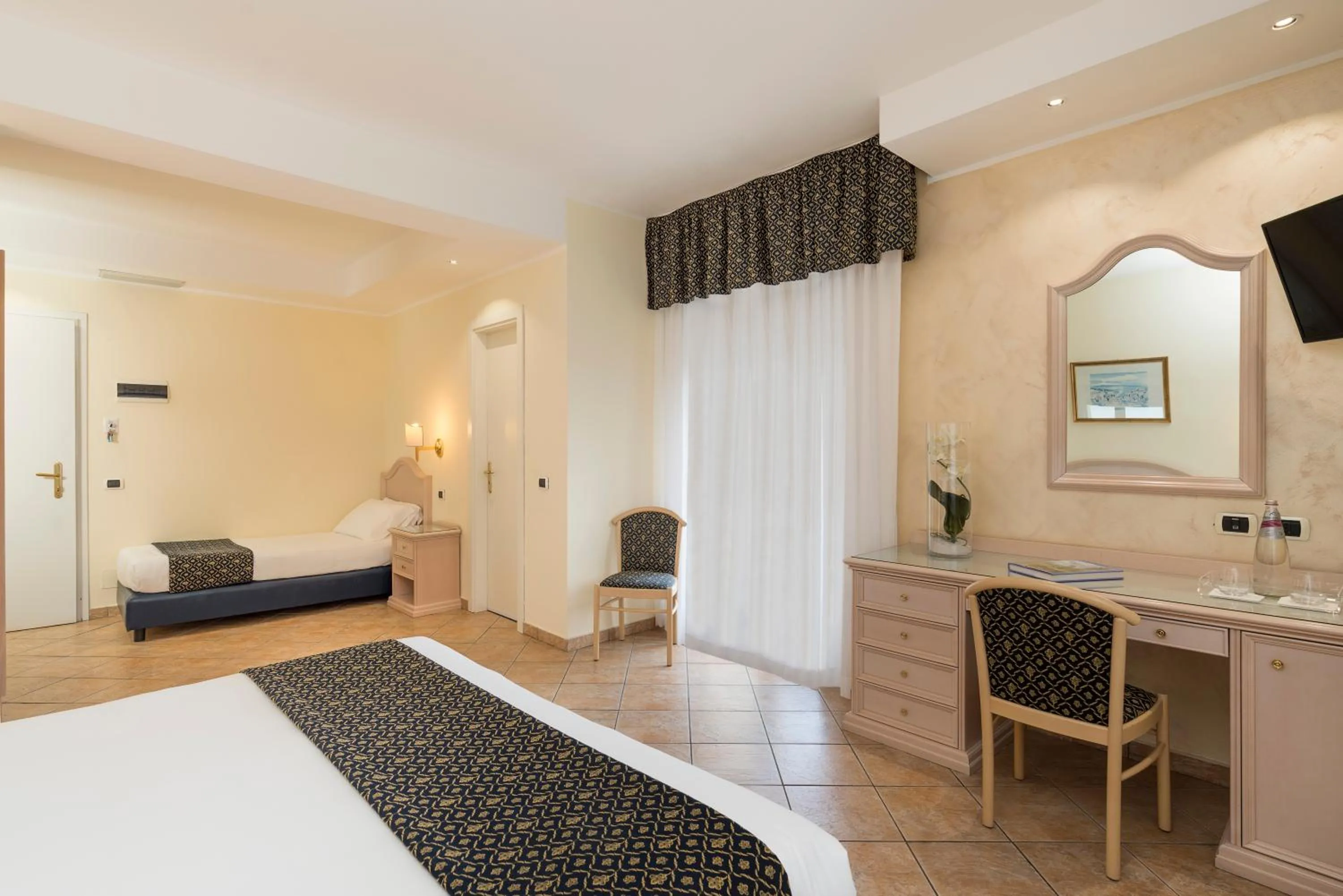 Photo of the whole room, Bed in Sant Alphio Garden Hotel & SPA