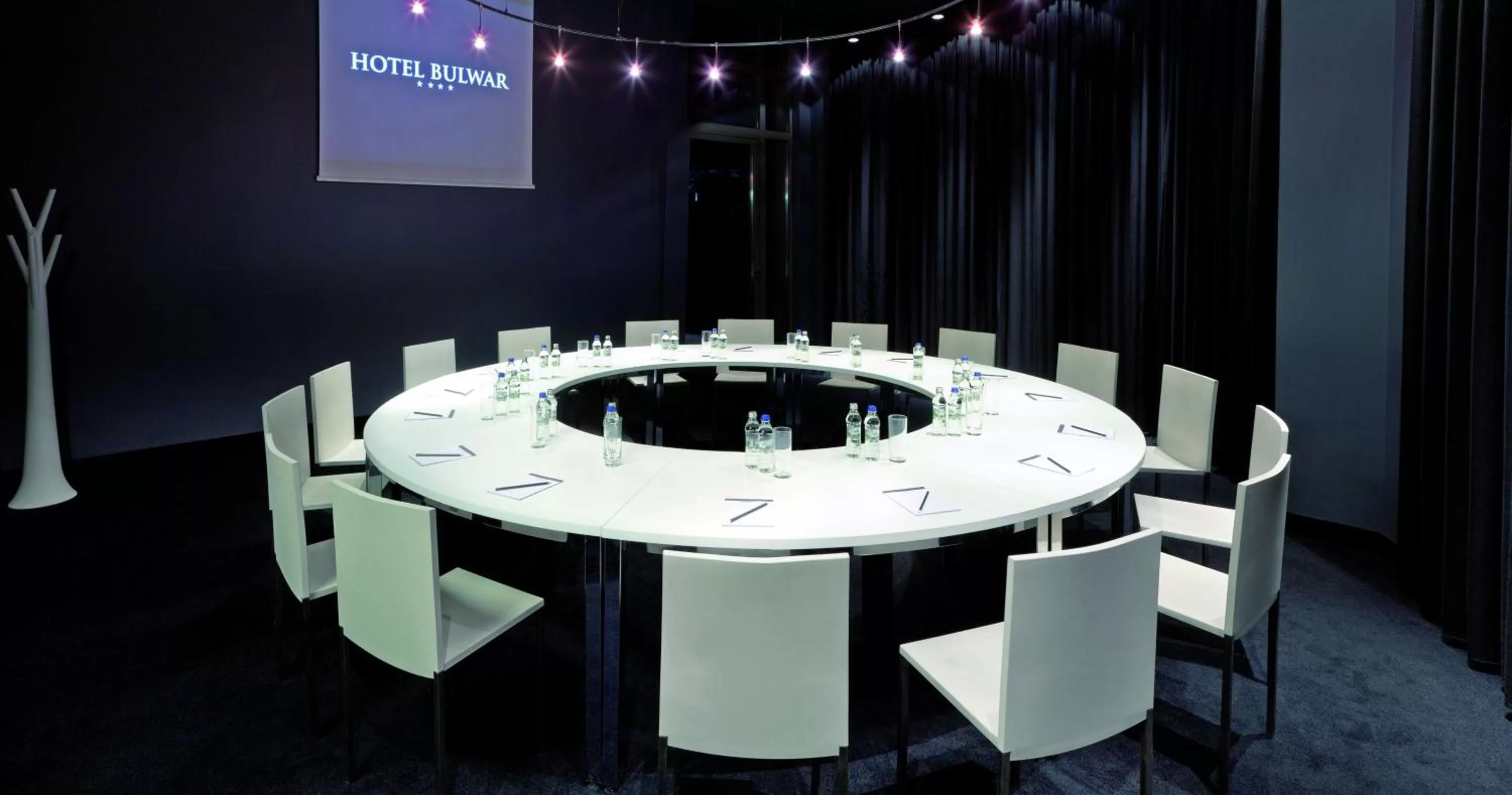 Business facilities in Hotel Bulwar