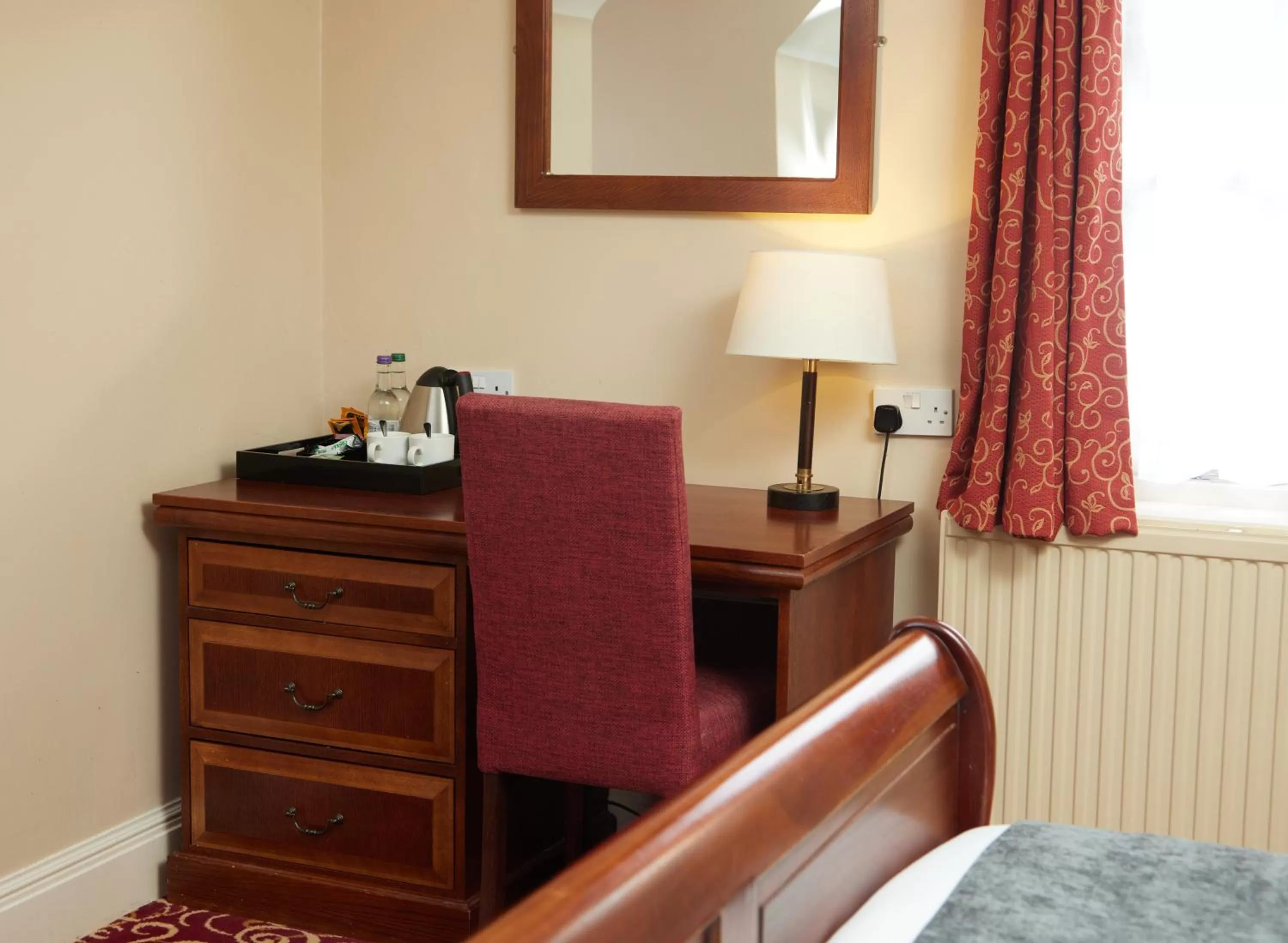 Coffee/tea facilities in Fieldhead Hotel by Greene King Inns