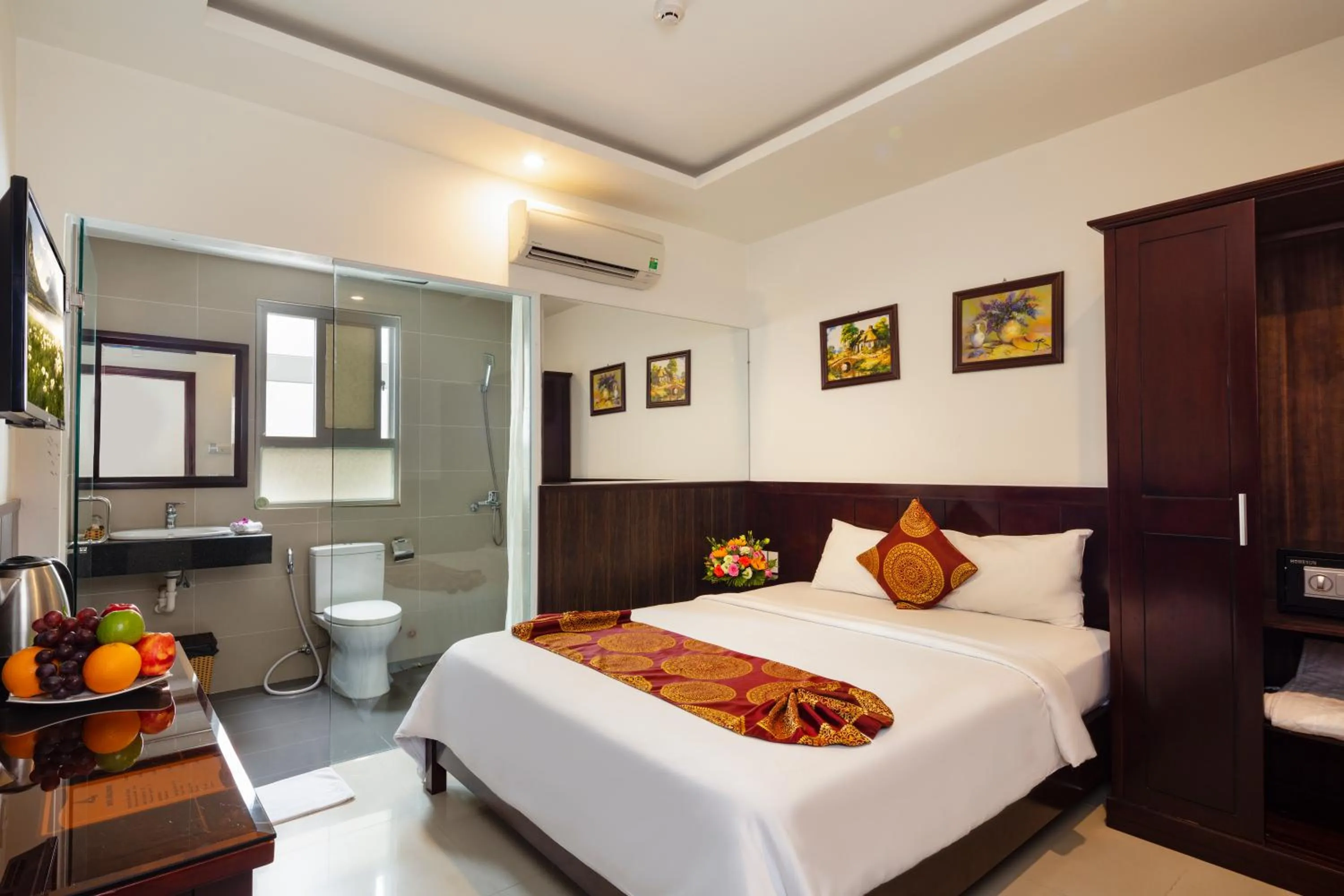 Bathroom, Bed in Azura Hotel