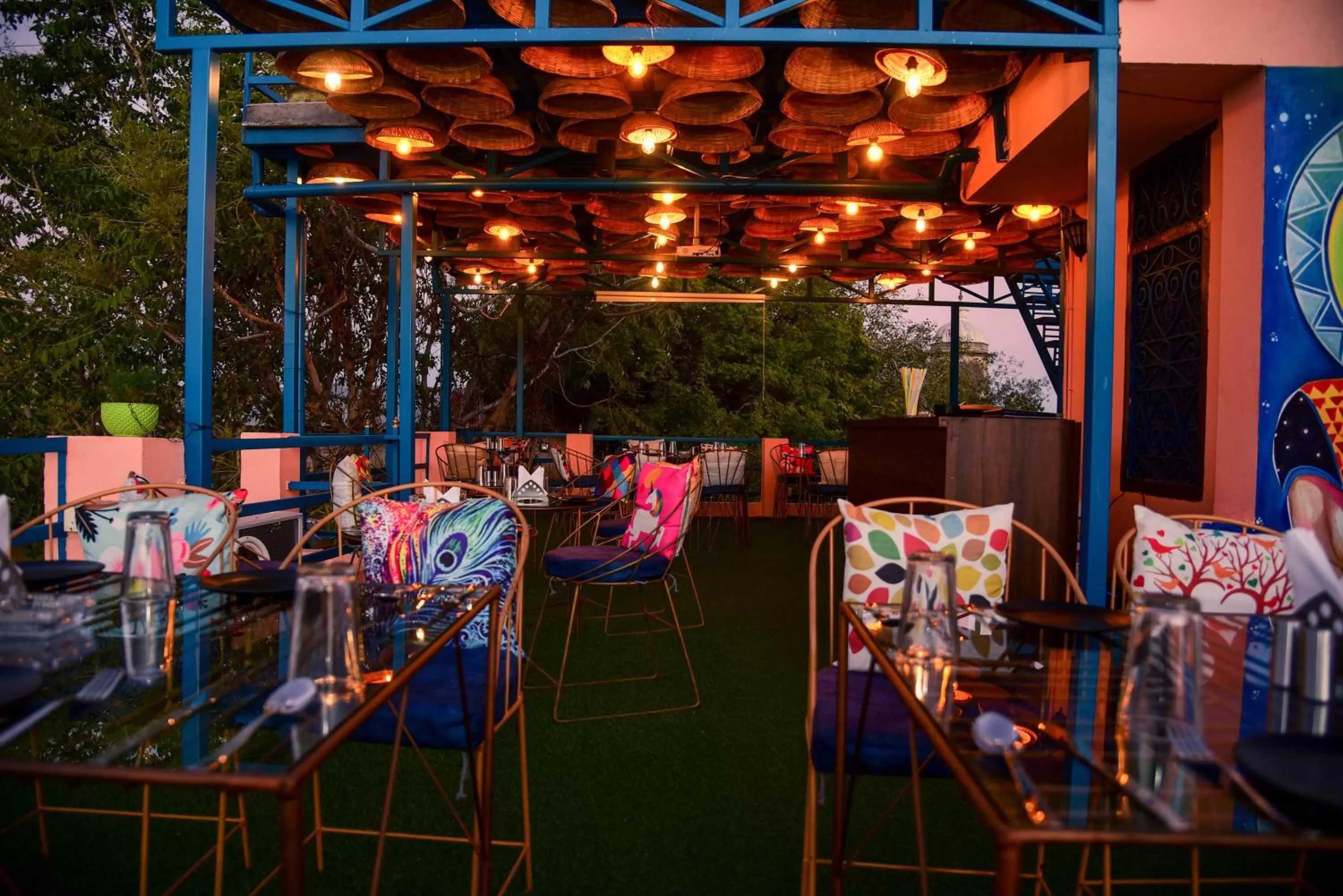 Restaurant/places to eat in Hotel Casa by the lake