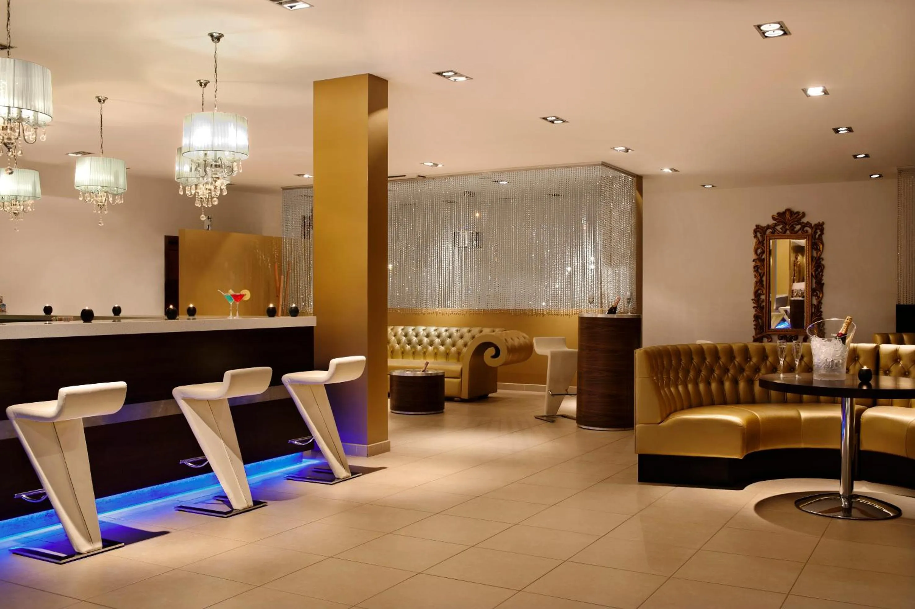 Lounge or bar in Melia Tortuga Beach - All Inclusive