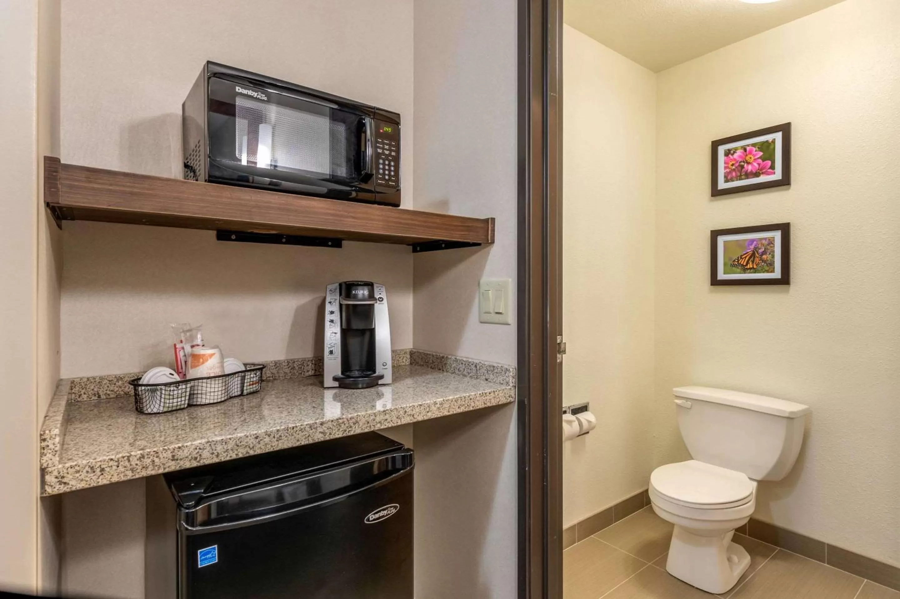 Photo of the whole room in Comfort Inn & Suites near Route 66