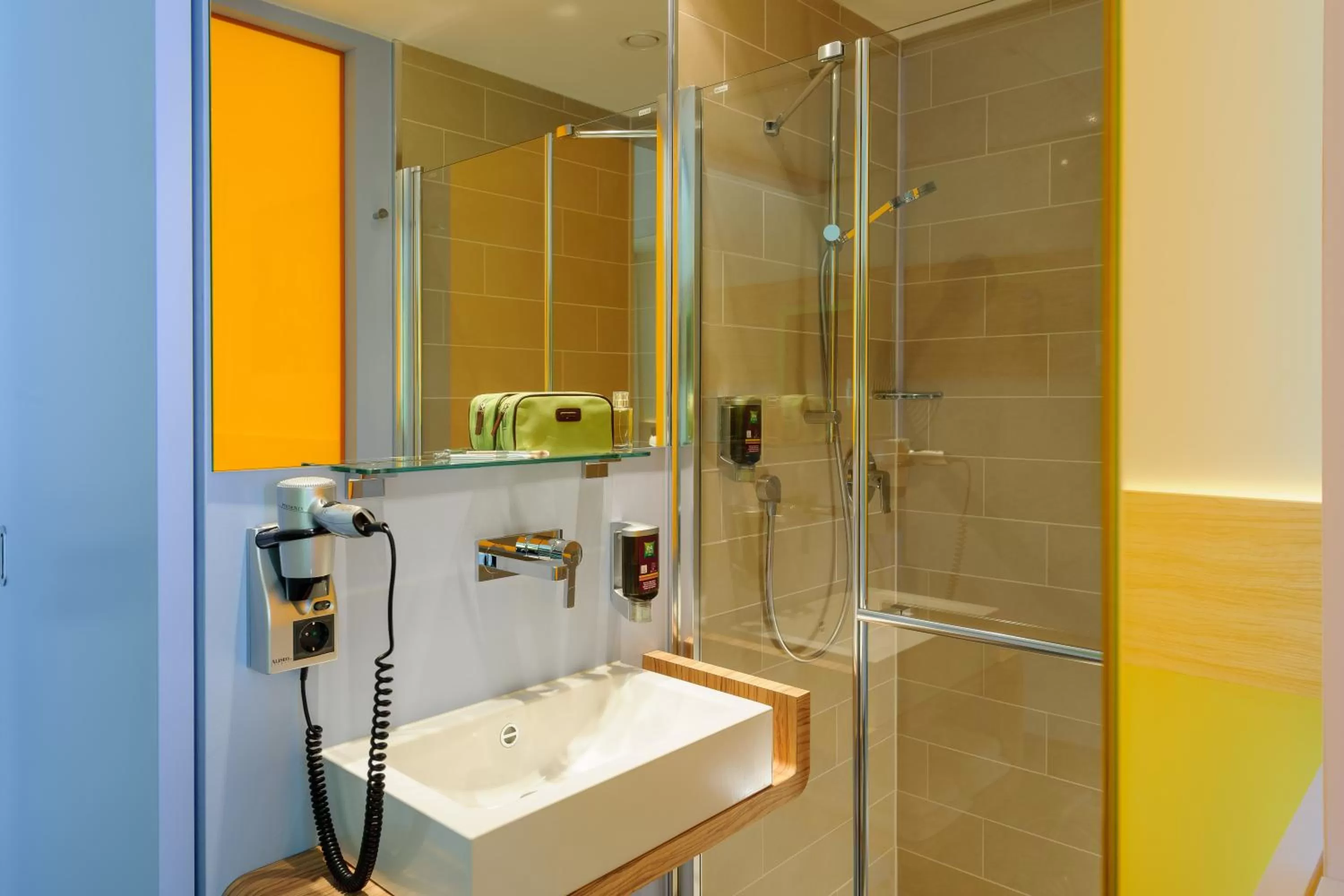 Bathroom in Ibis Styles Hildesheim
