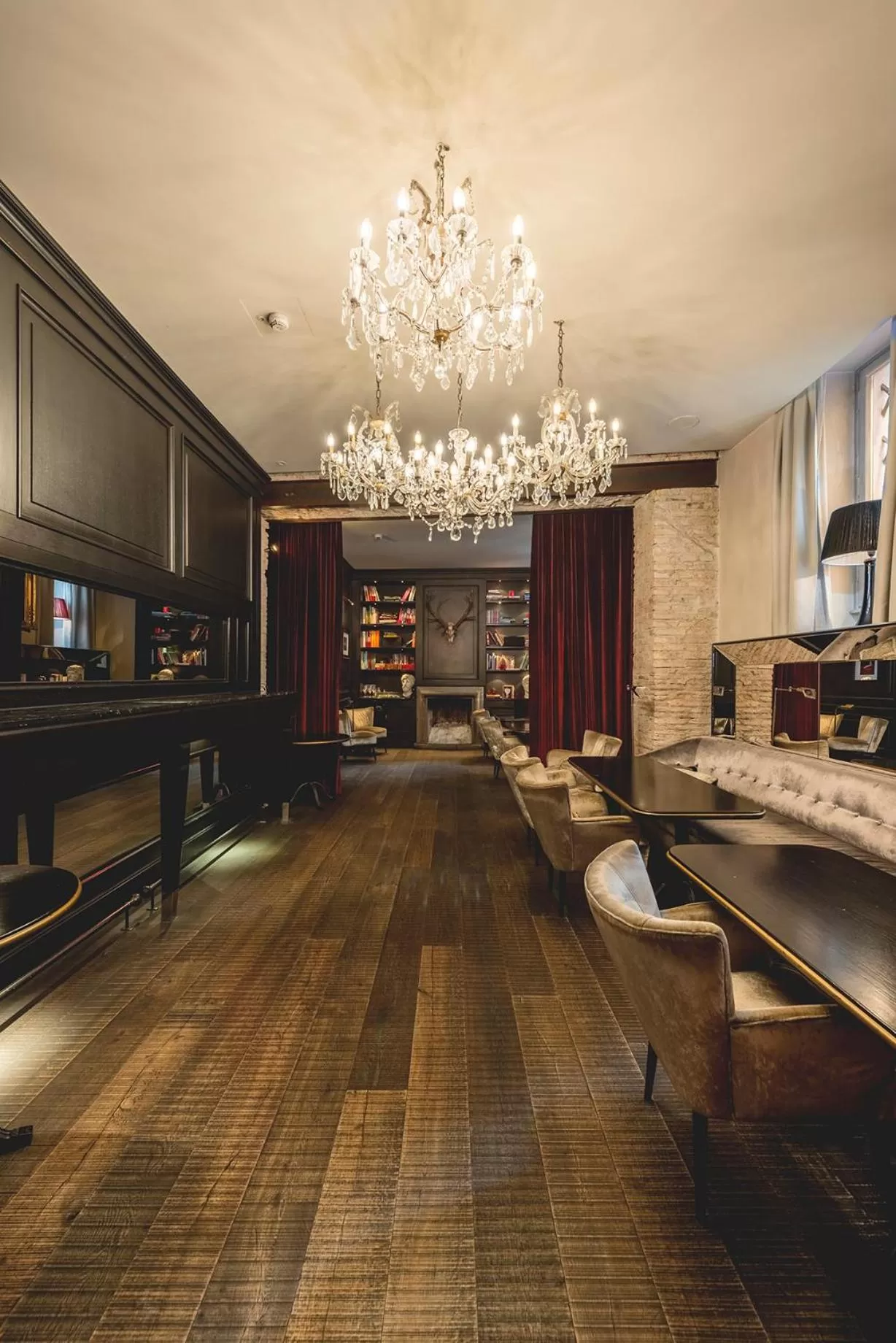 Lounge or bar in DOM Hotel Roma - Preferred Hotels & Resorts