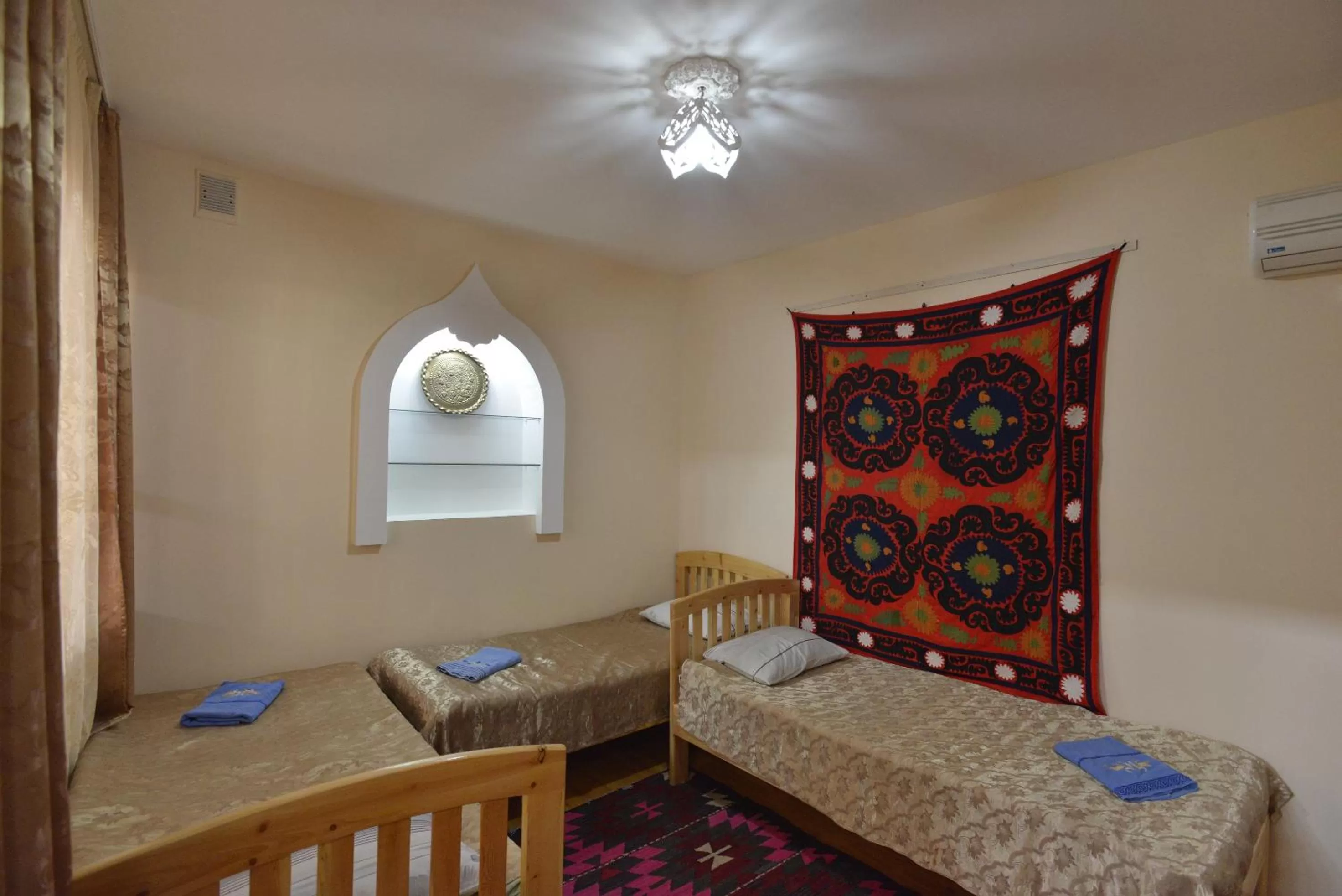 Photo of the whole room in B&B Emir