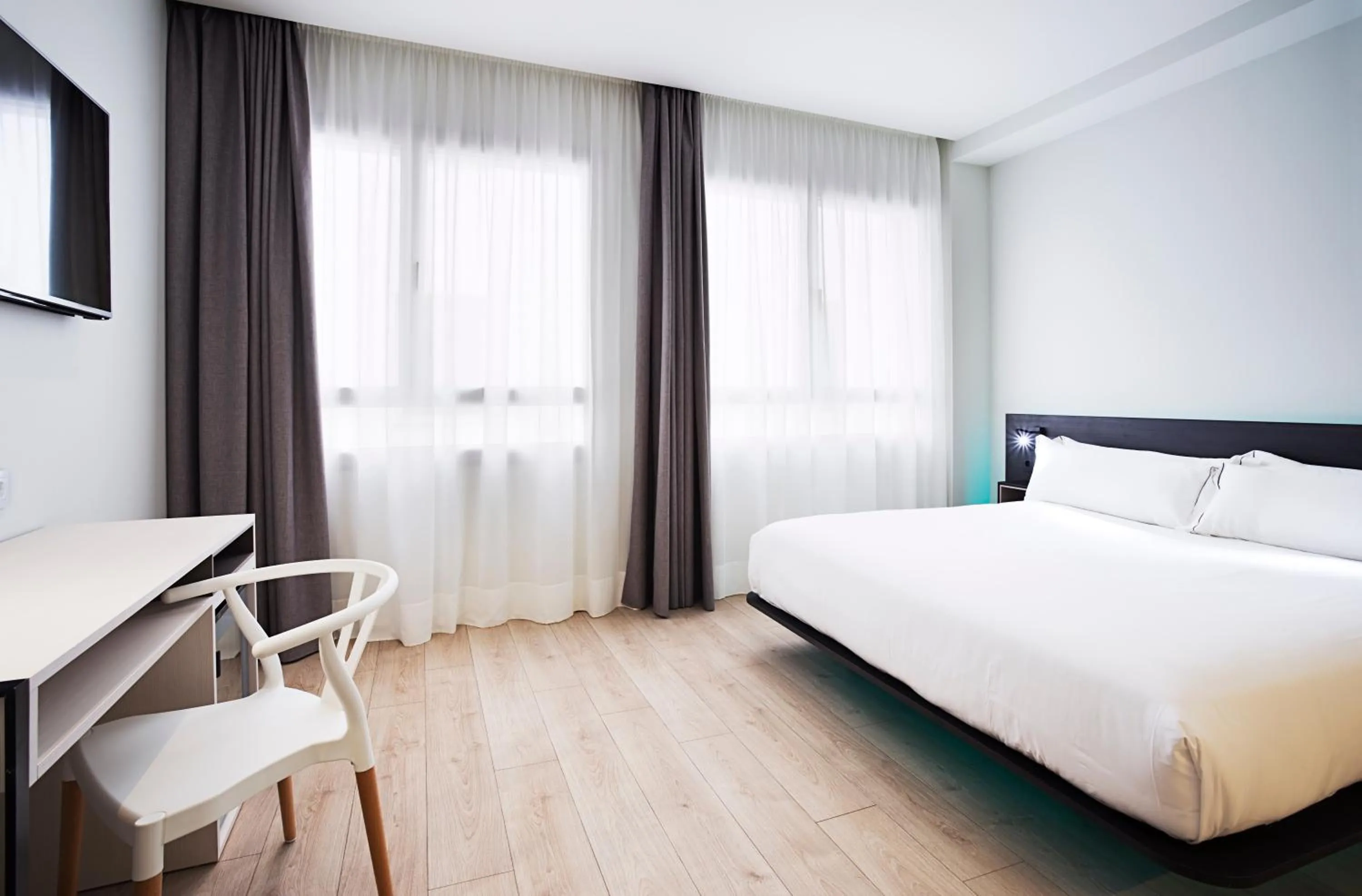 View (from property/room), Bed in B&B HOTEL Madrid Centro Puerta del Sol