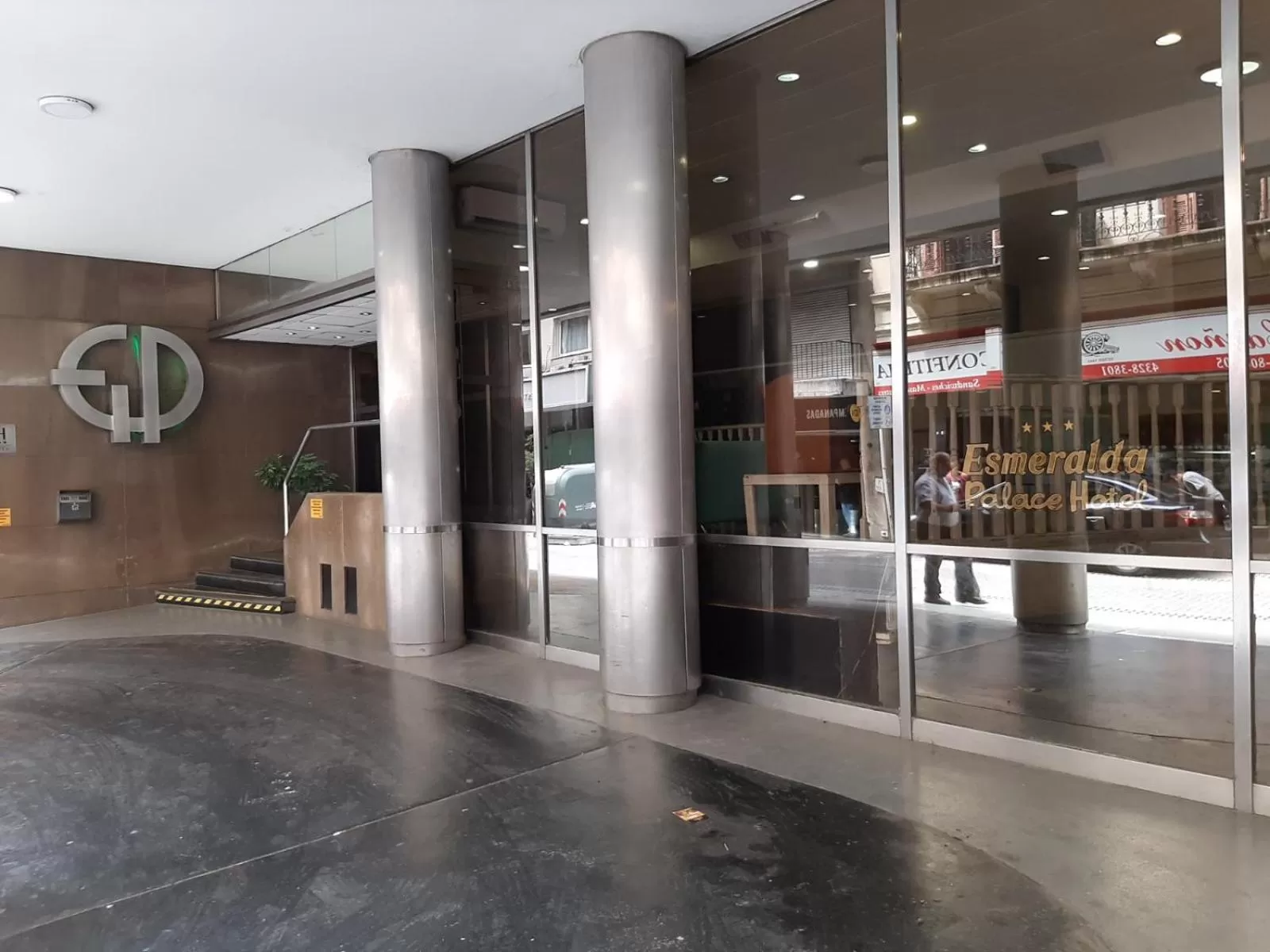 Facade/entrance in Esmeralda Palace Hotel