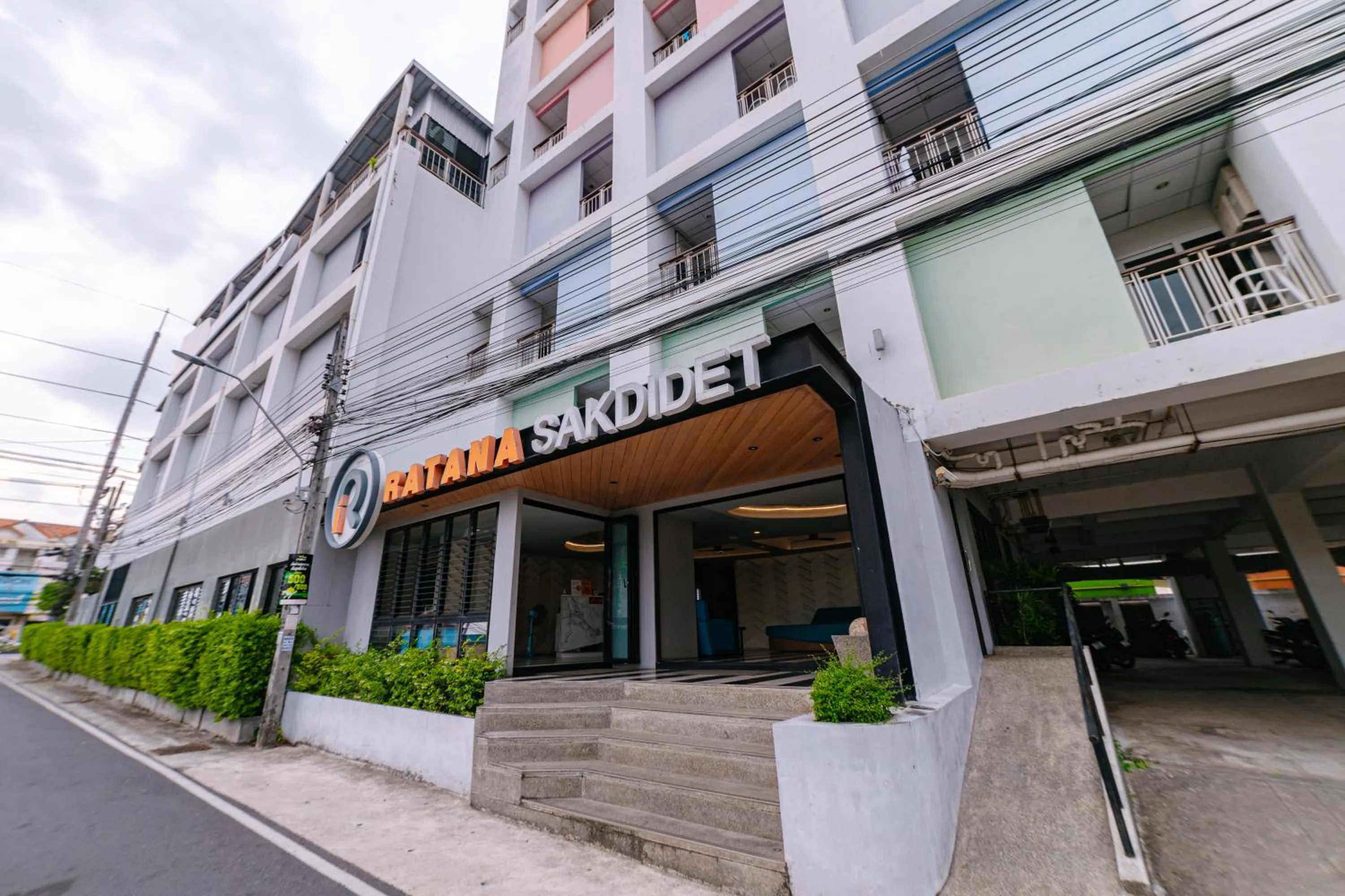 Property building in Ratana Hotel Sakdidet, PHUKET TOWN