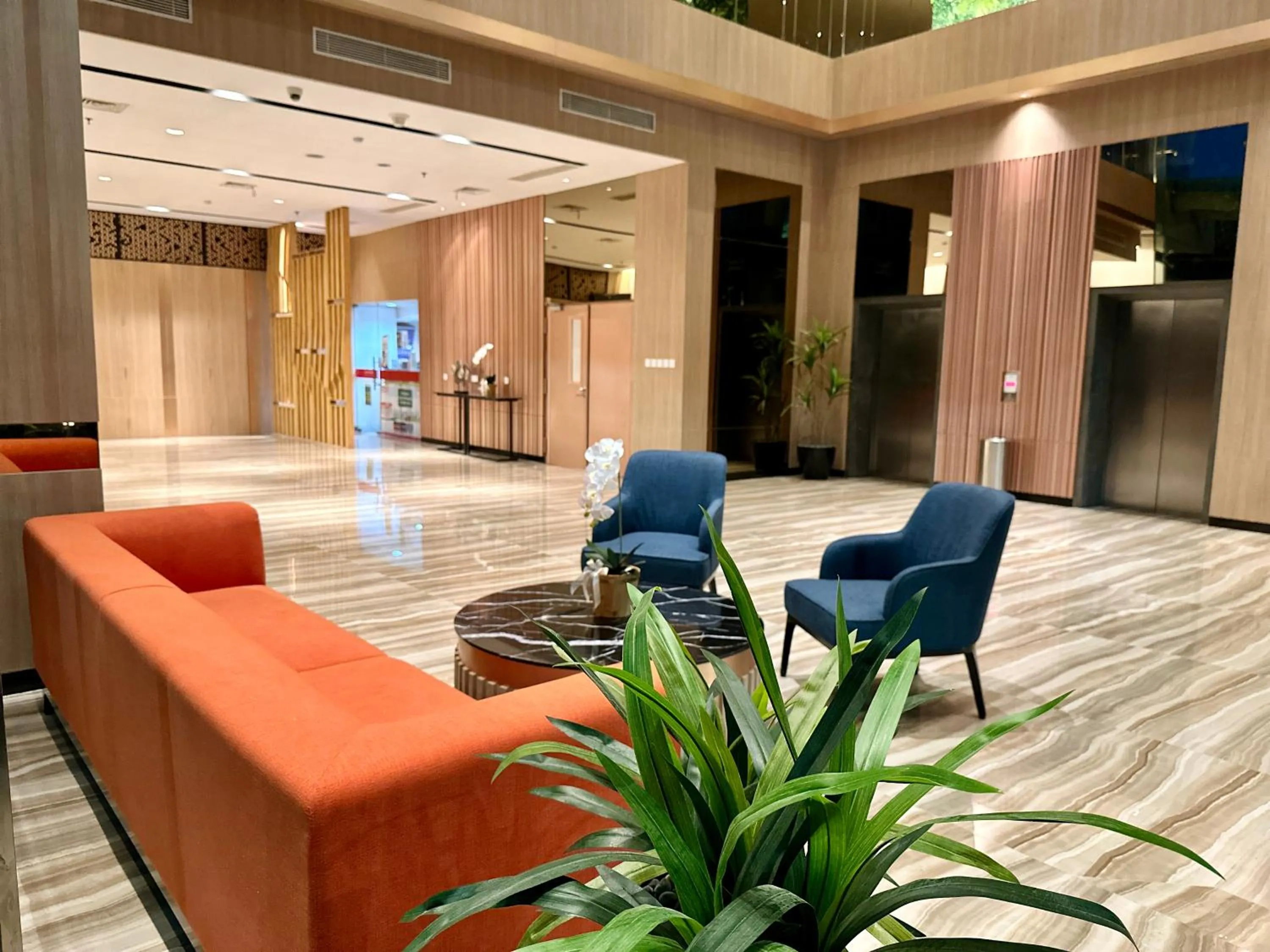 Lobby or reception in HARRIS Hotel & Conventions Gubeng
