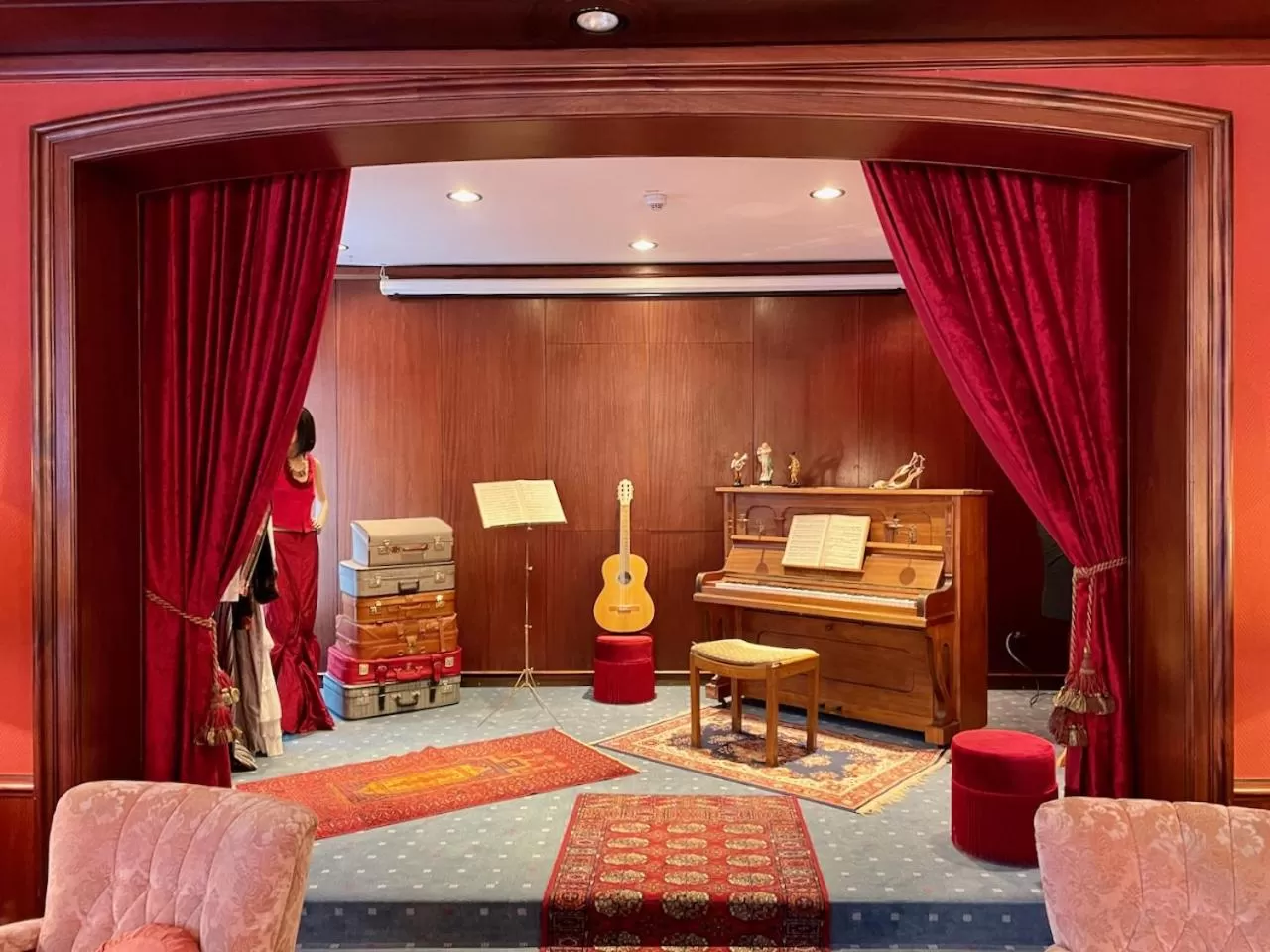 Decorative detail in Tante ALMA's Mannheimer Hotel