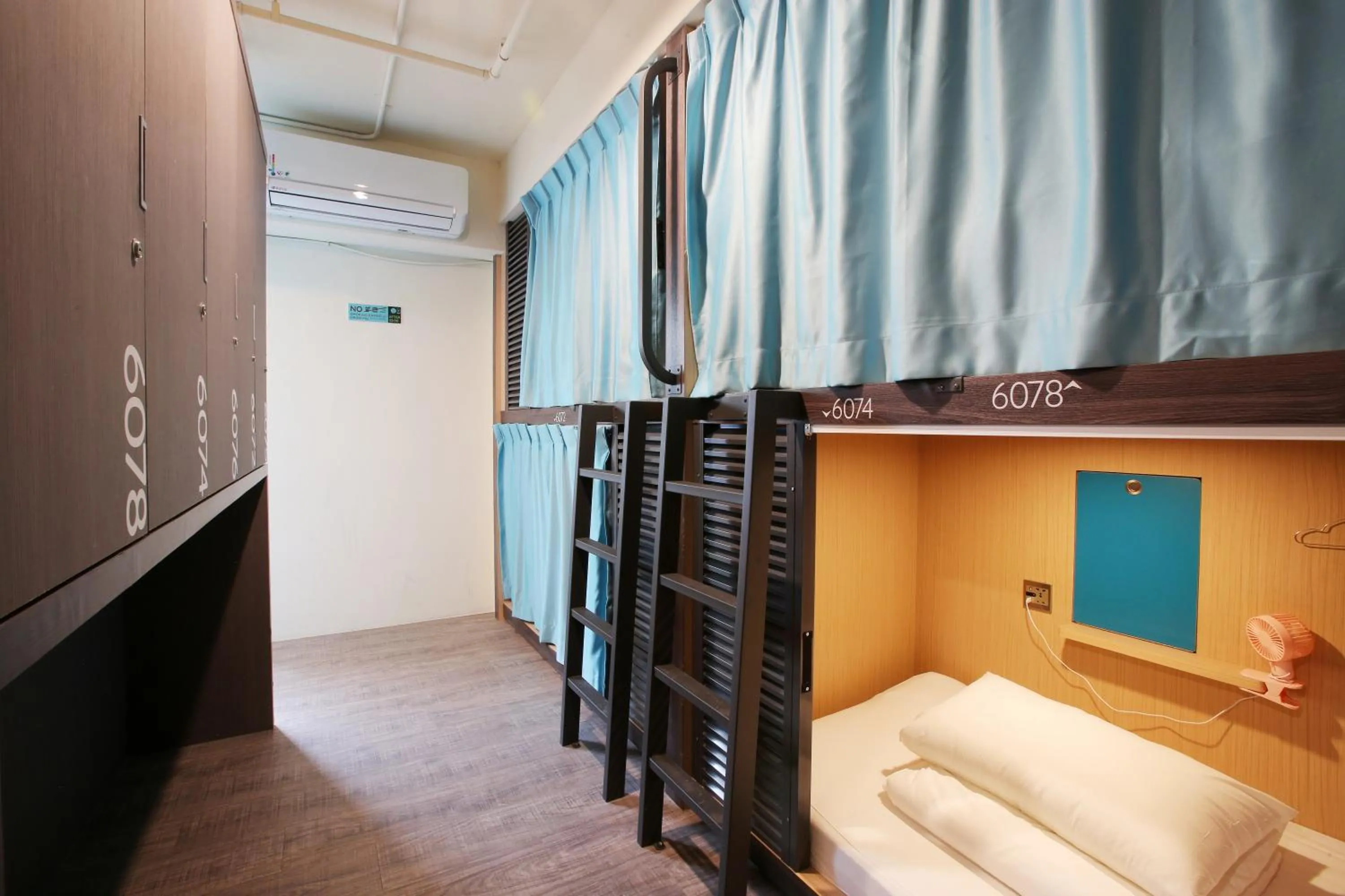 Photo of the whole room, Bed in Loosha Hostel