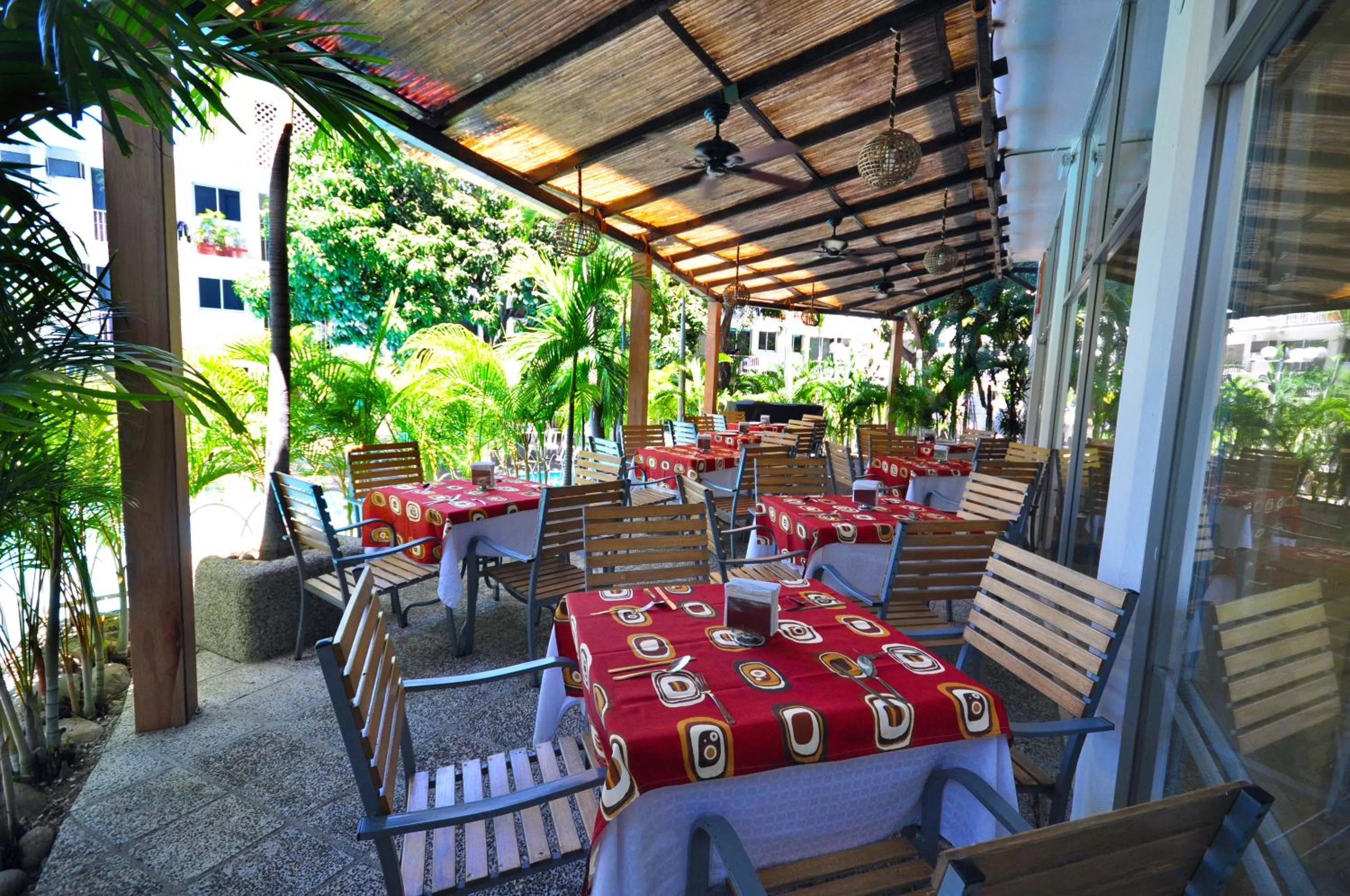 Restaurant/places to eat in Alba Suites Acapulco