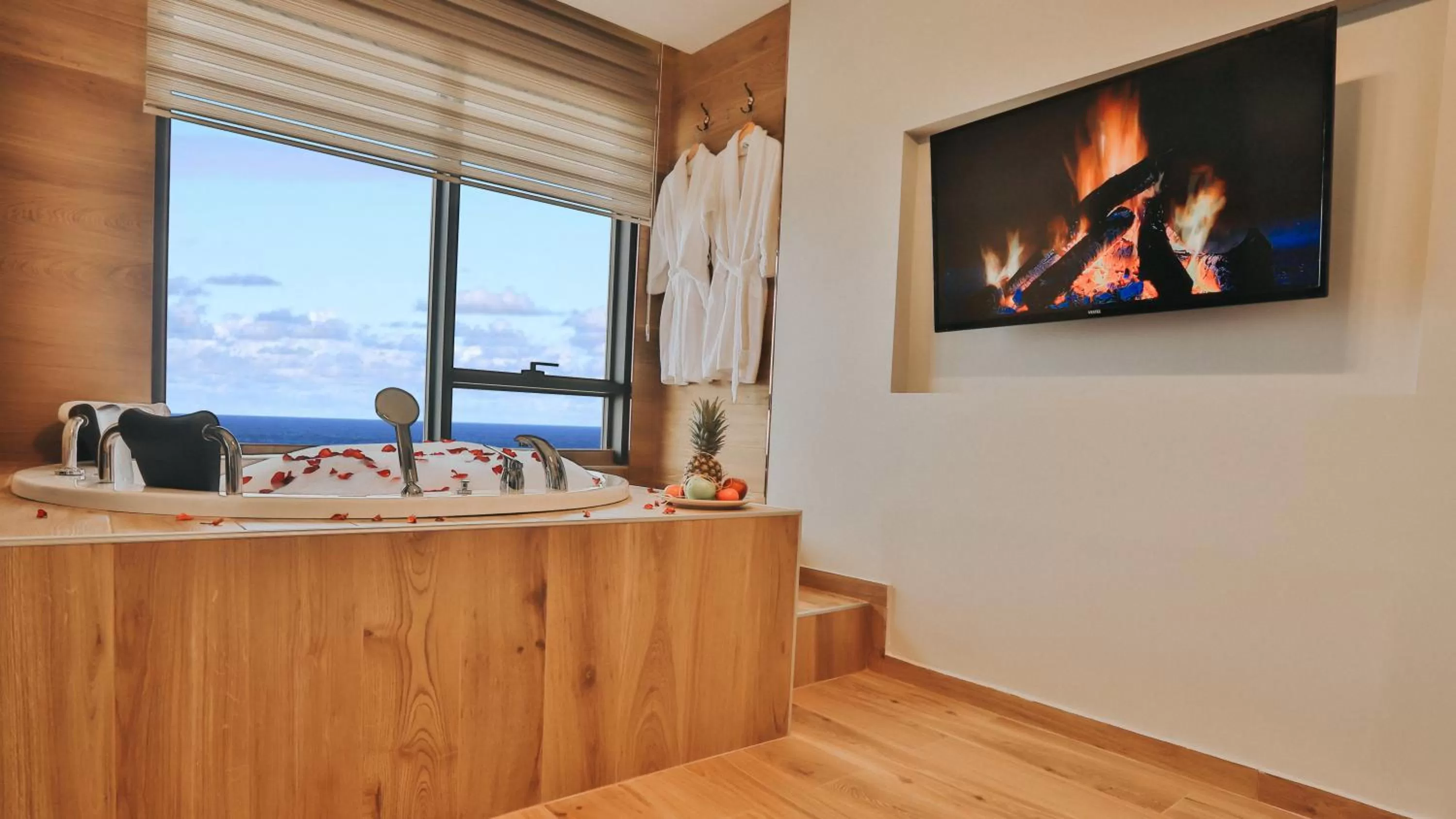 TV and multimedia in Peerless Villas Hotel