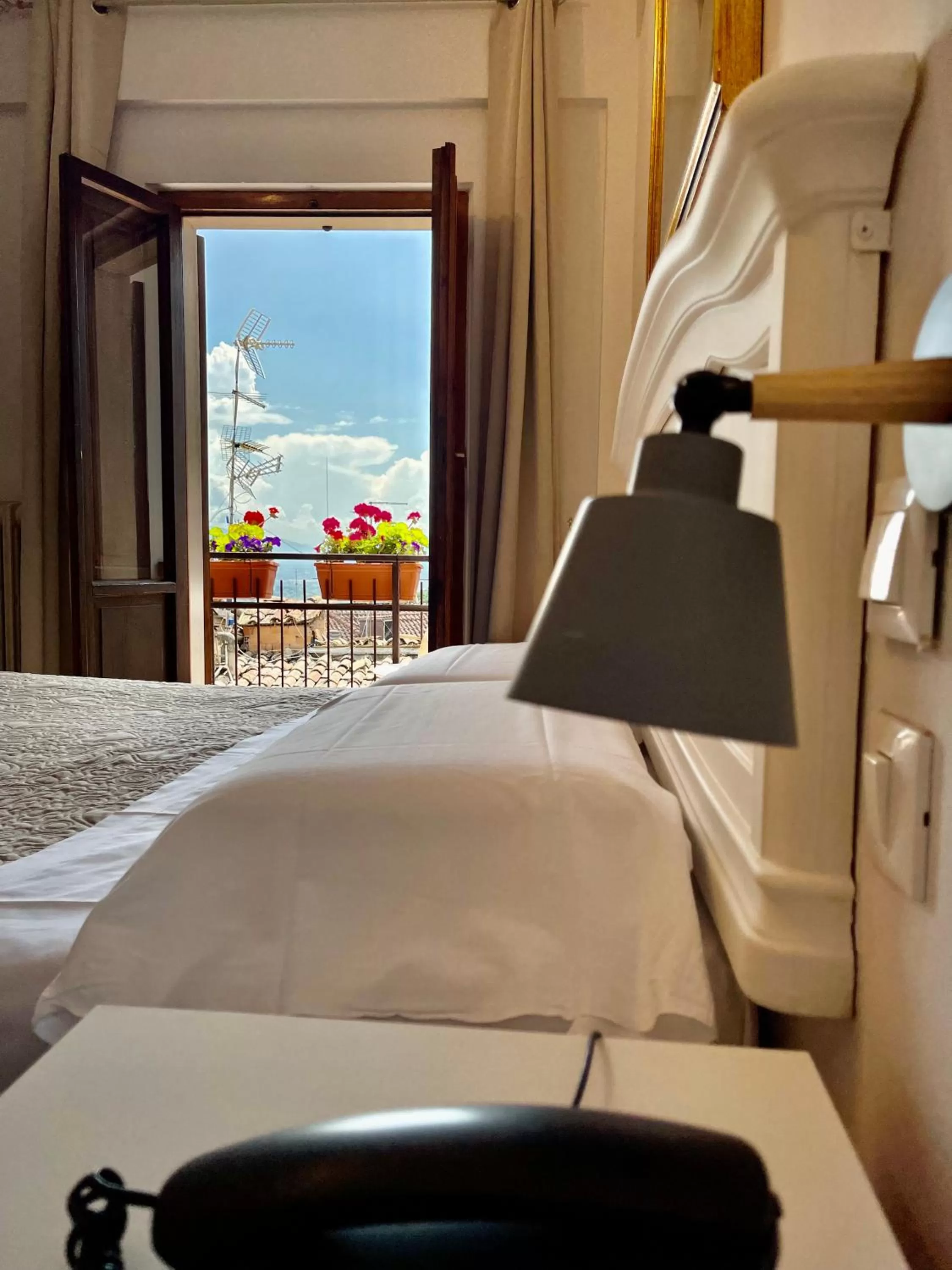 Bedroom, Bed in Hotel S. Ercolano