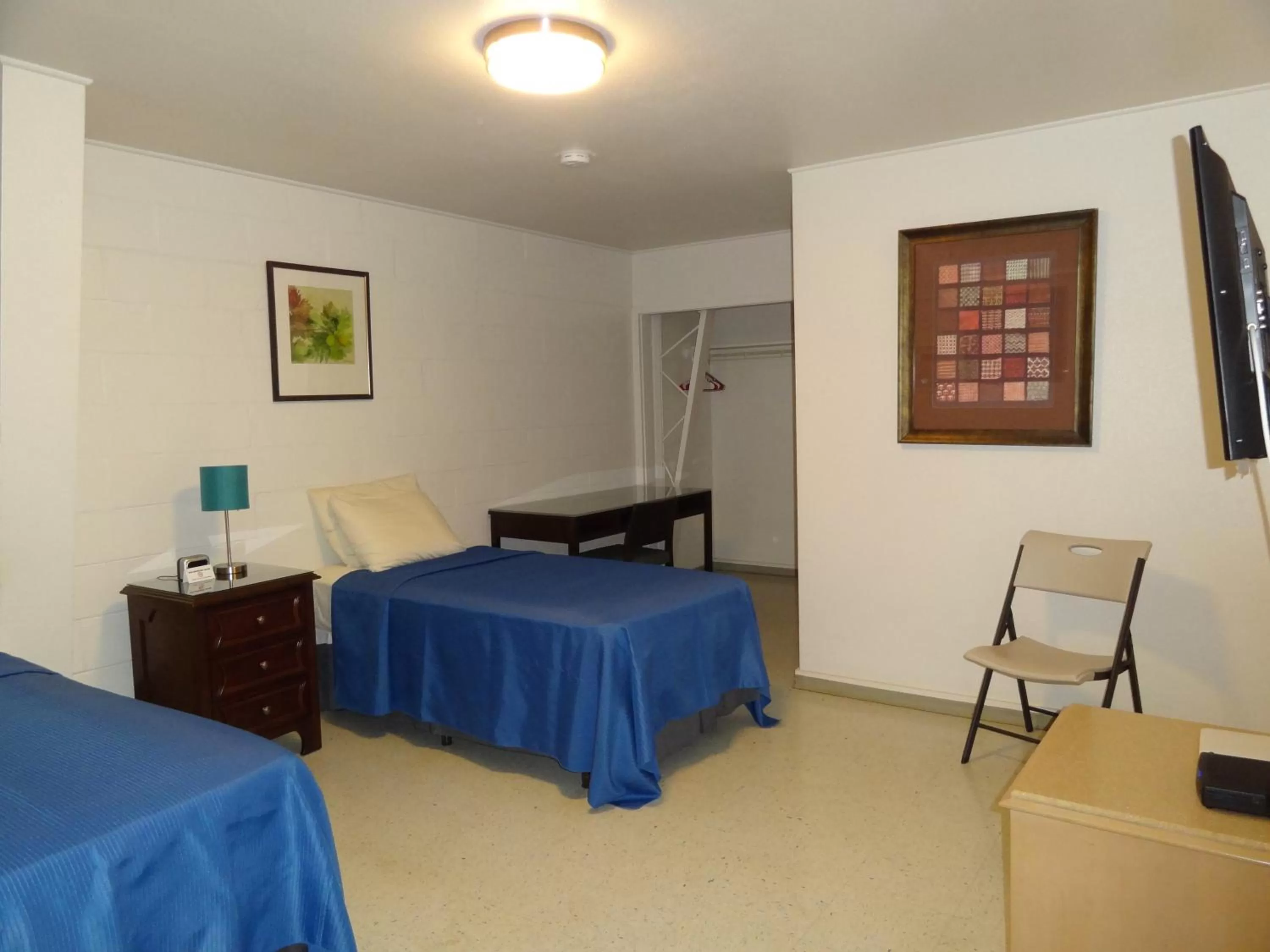 Bed in Tip Top Motel