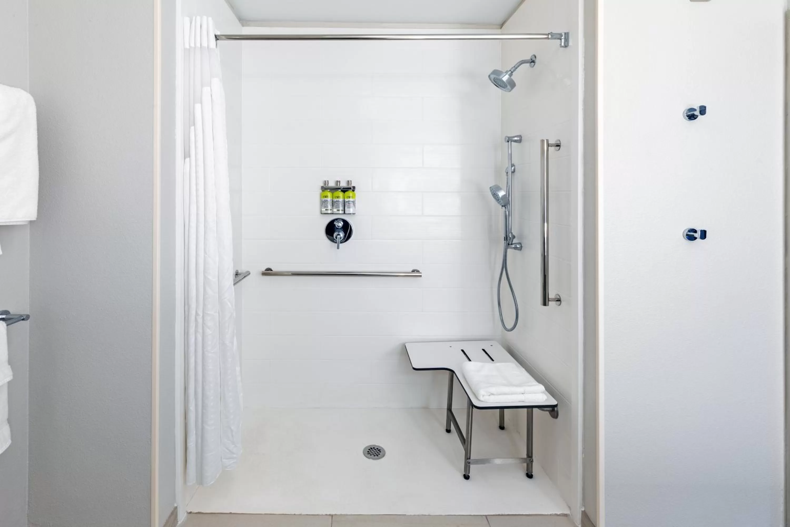 Bathroom in Holiday Inn Express & Suites - Parsons by IHG