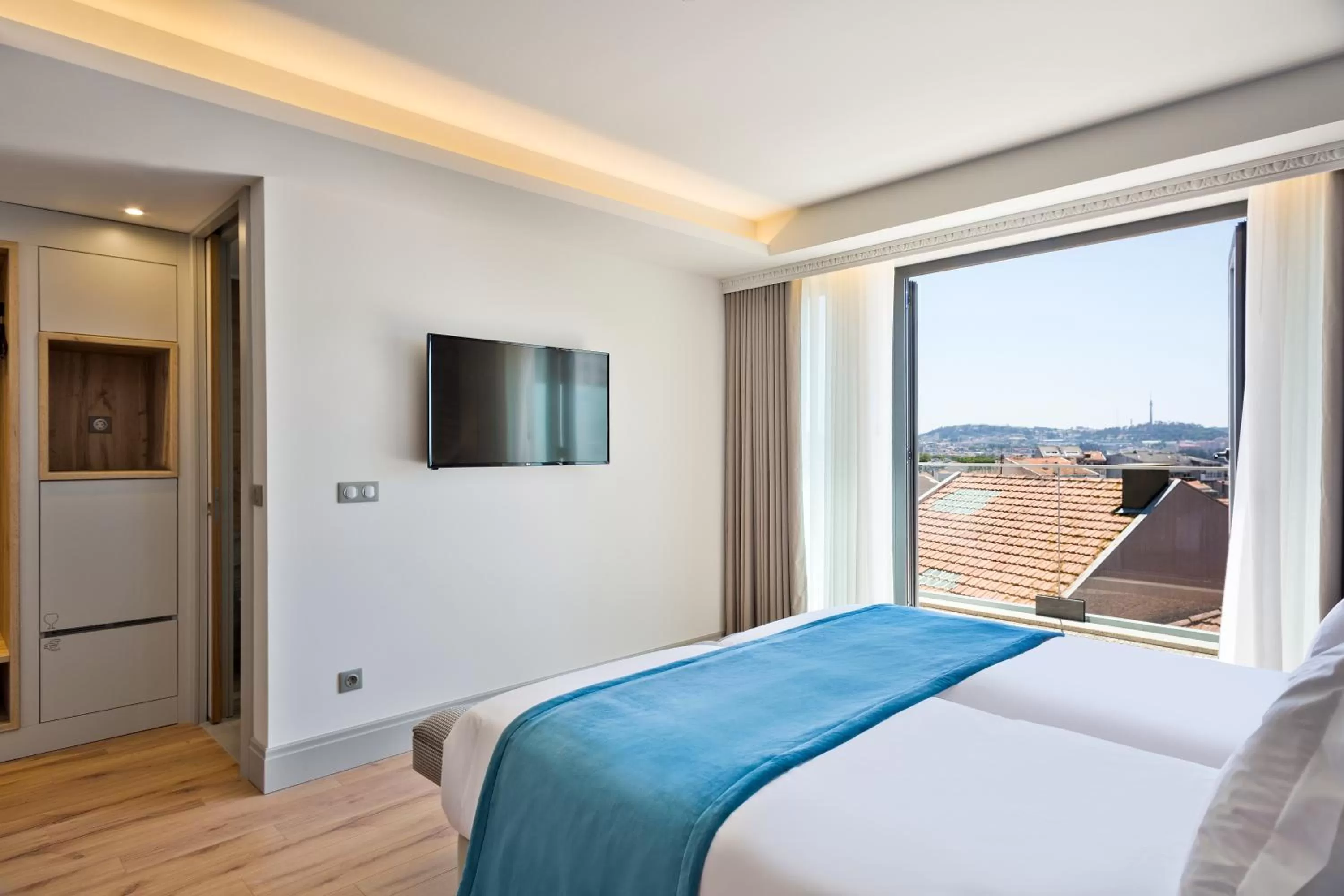 TV and multimedia, Bed in Acta The Avenue