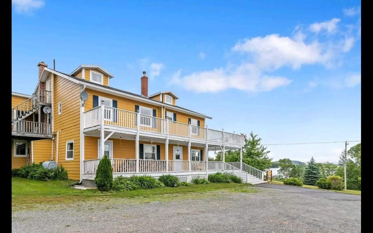 Property Building in The Island Inn