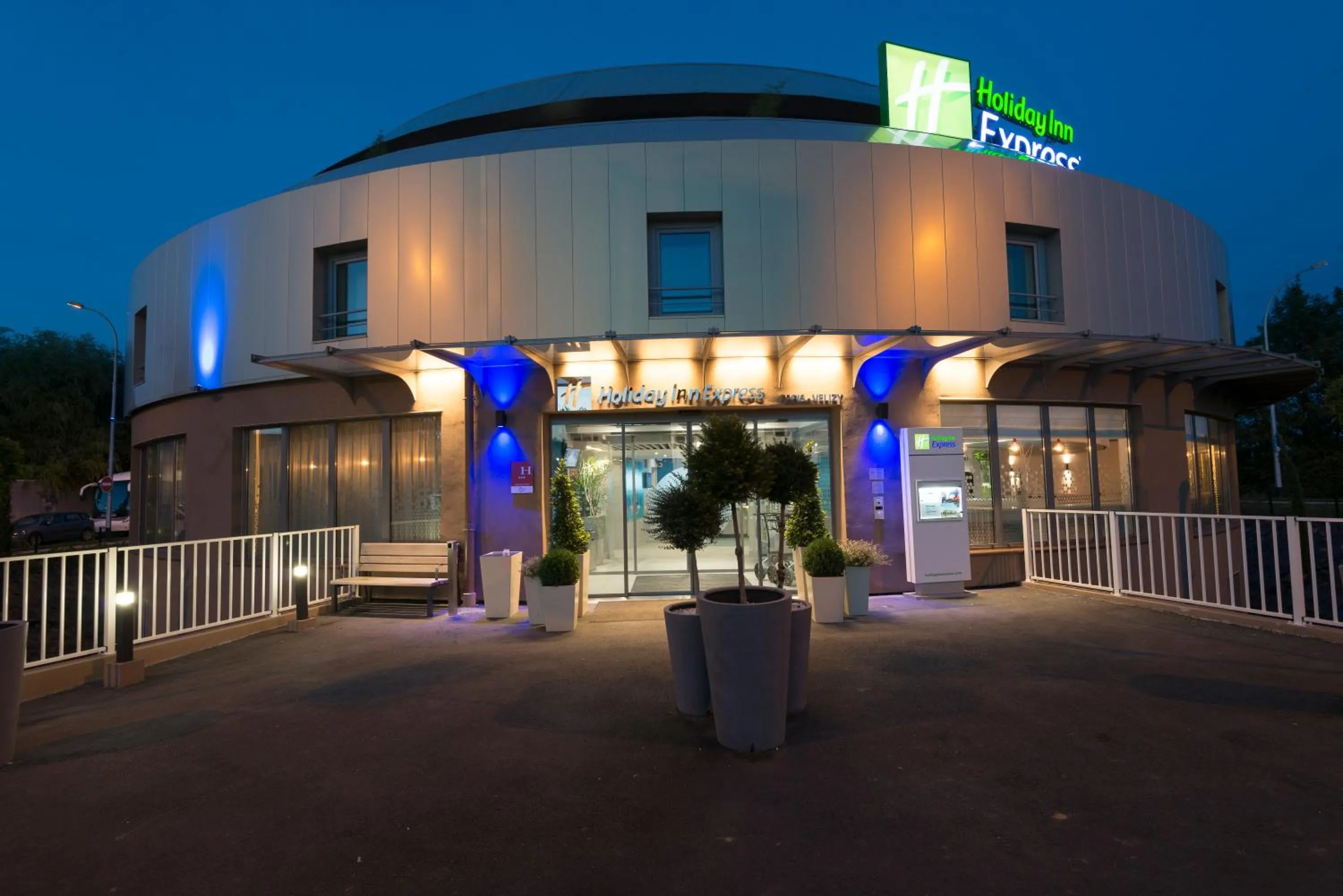 Property building in Holiday Inn Express Paris - Velizy by IHG