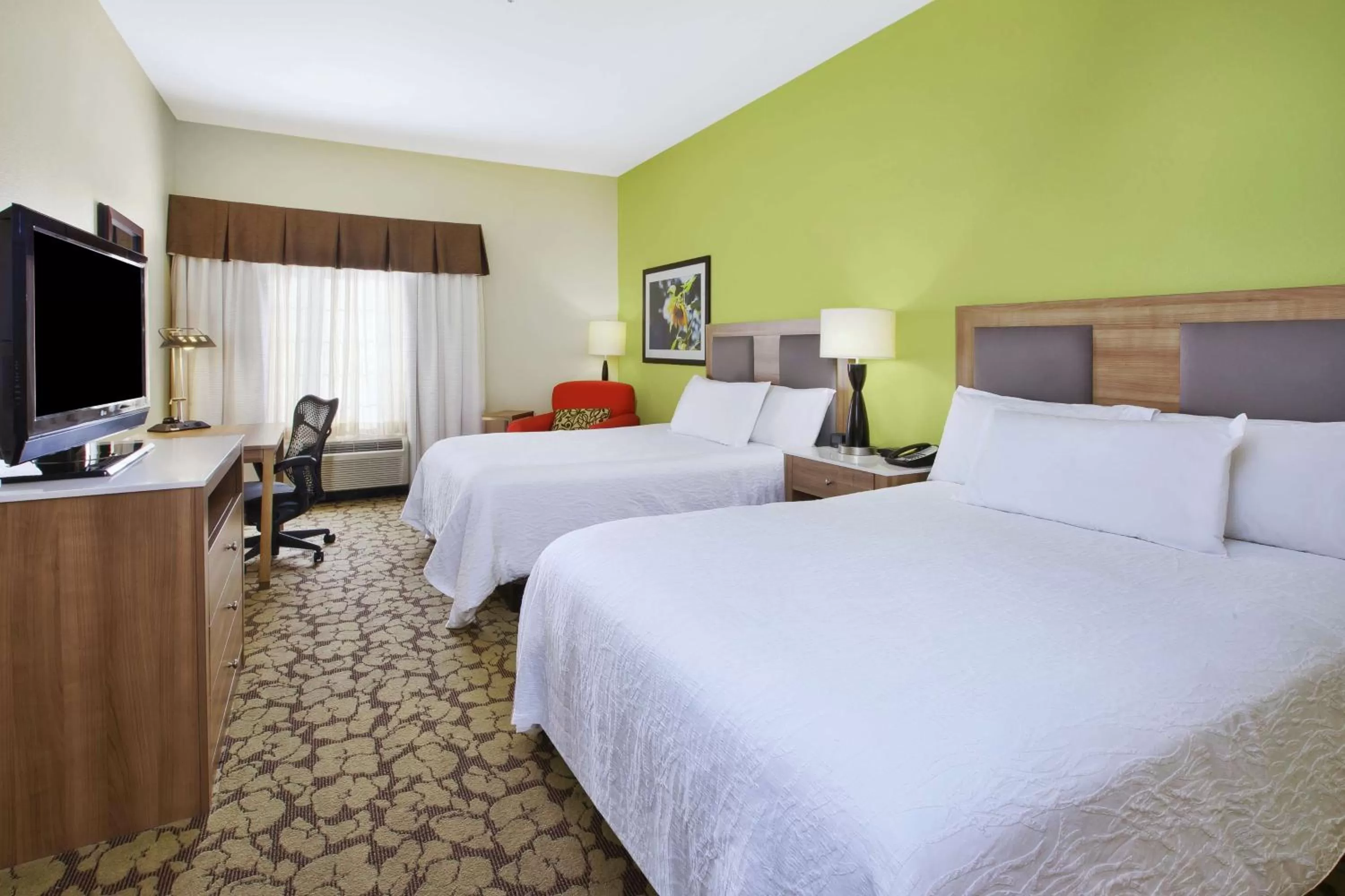 Bedroom, Bed in Hilton Garden Inn Wichita