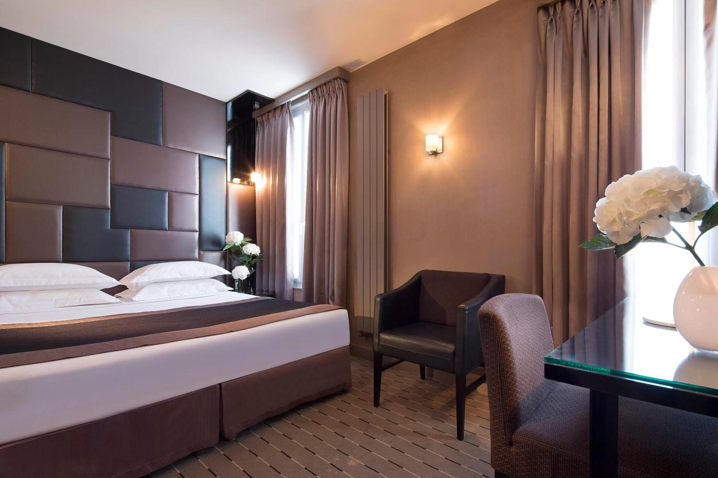 Photo of the whole room, Bed in Hôtel A La Villa des Artistes