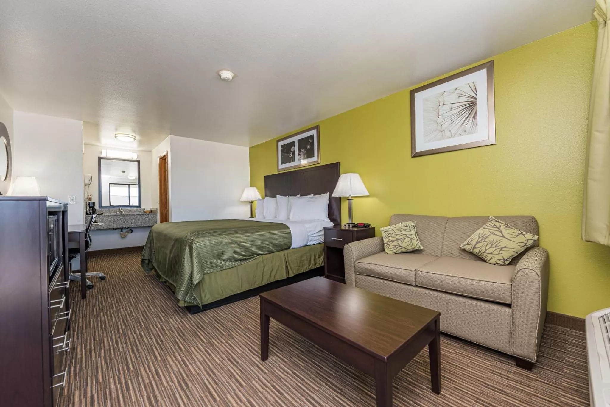 Bed in Sundowner Motel Sequim