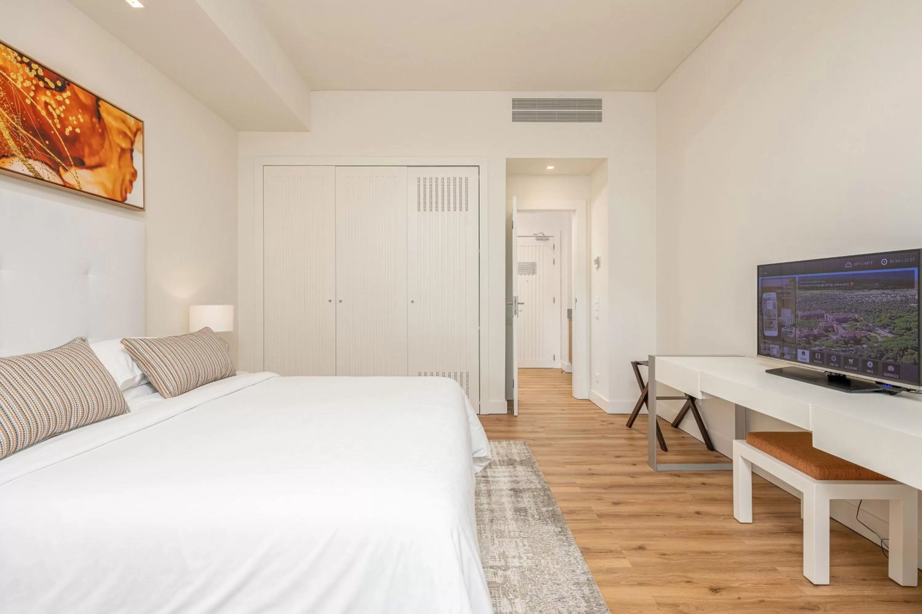 Photo of the whole room, Bed in Sheraton Cascais Resort - Hotel & Residences