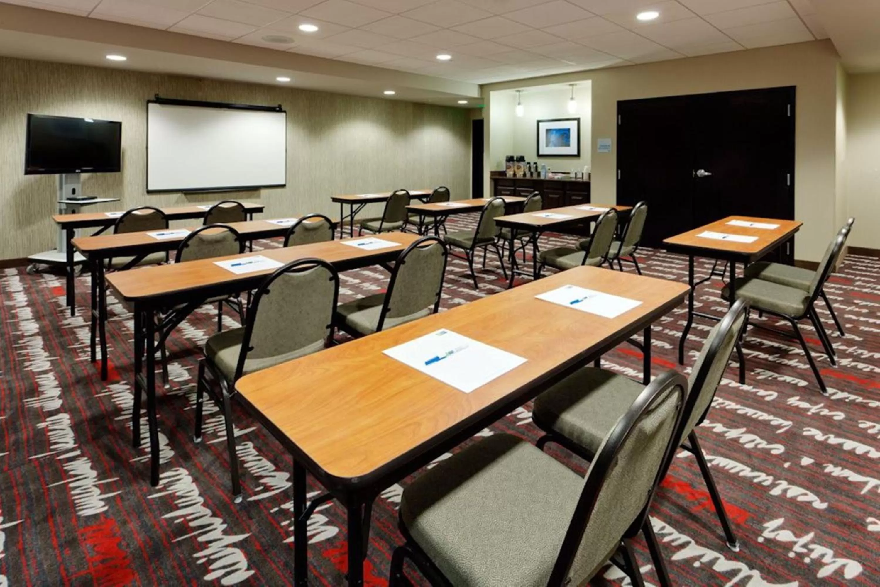 Meeting/conference room in Holiday Inn Express & Suites Northeast by IHG