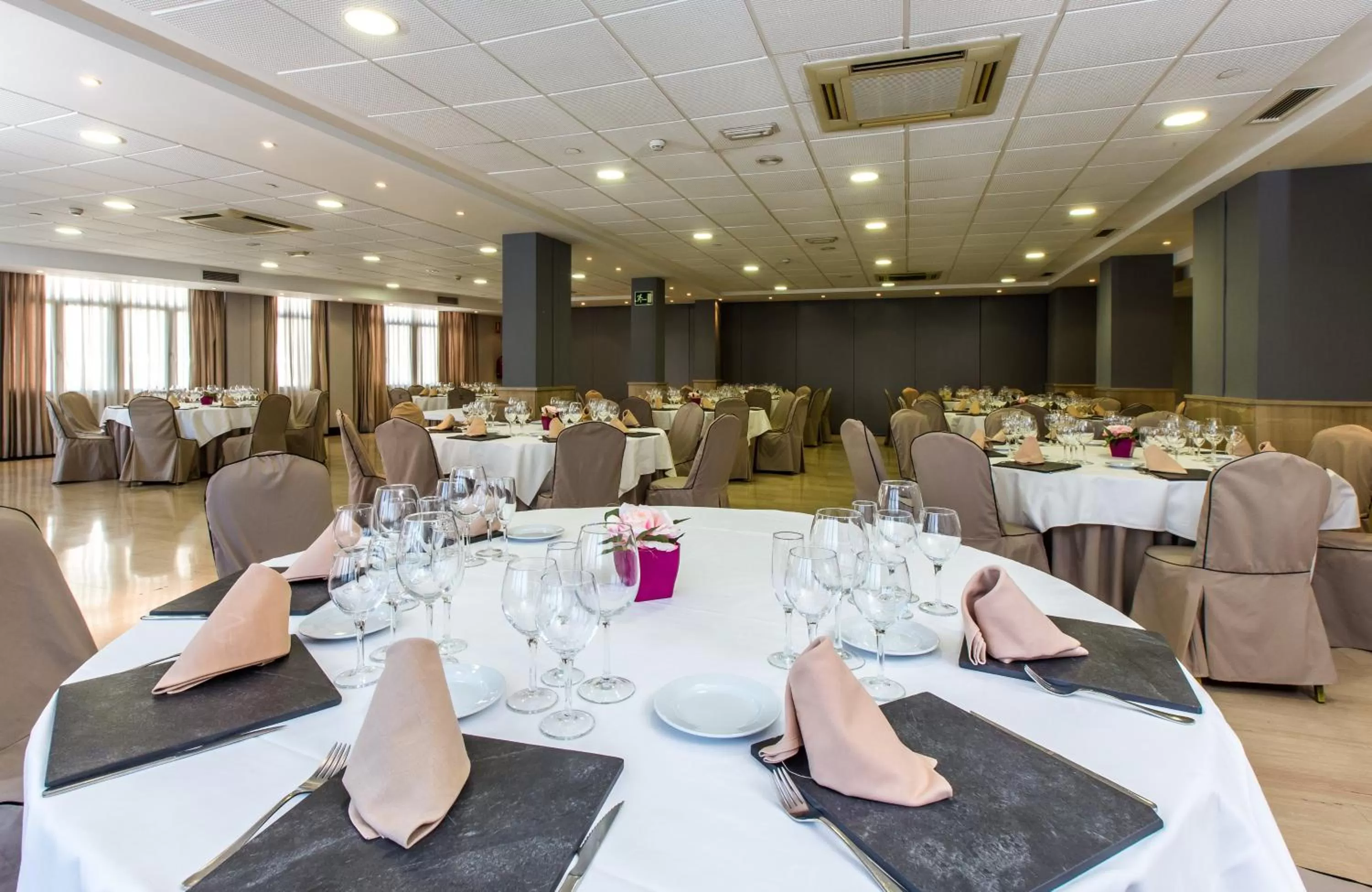 Banquet/Function facilities in Leonardo Hotel Granada