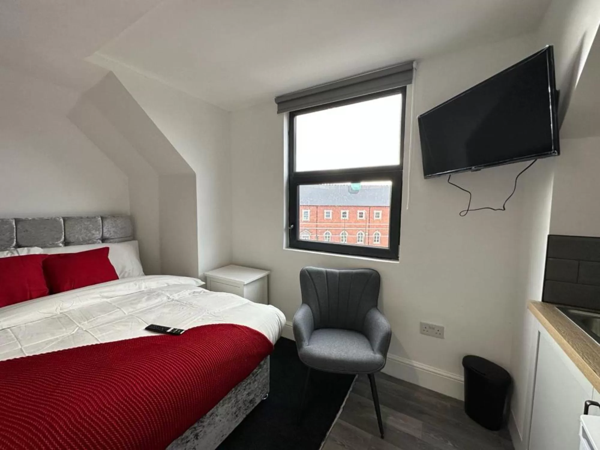 Bed in The Fishpond - Premier Nottingham Studios