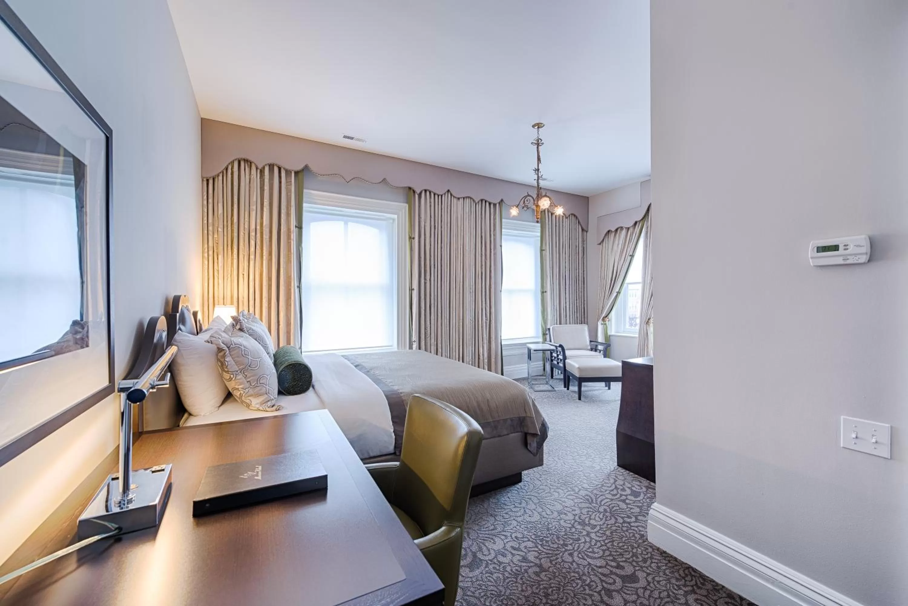 Photo of the whole room, Bed in Morrison Clark Inn Washington DC Convention Center