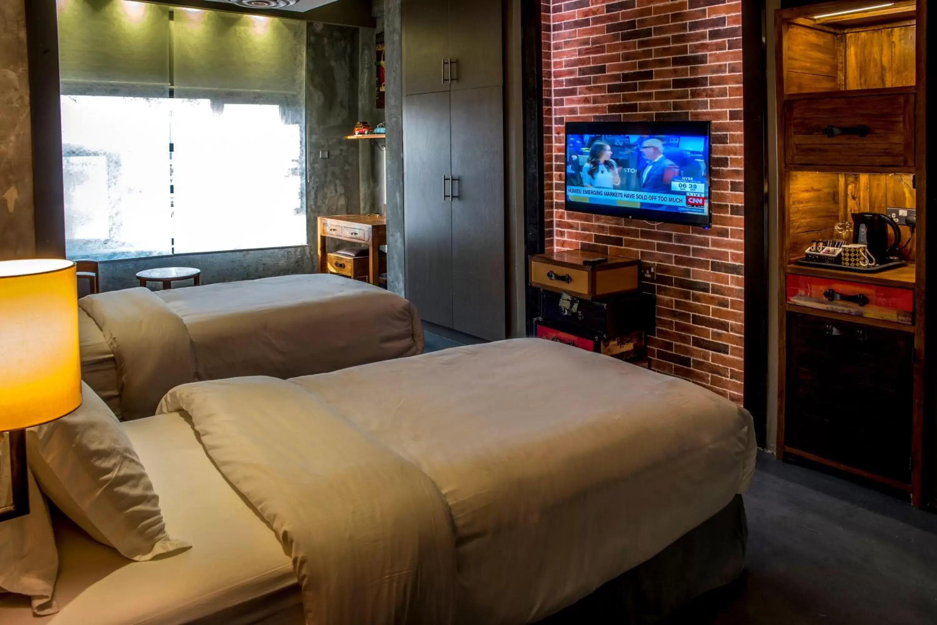 Twin Room with Private Bathroom in Flowery Holiday Suites Twin Room with Private Bathroom in Flowery Holiday Suites