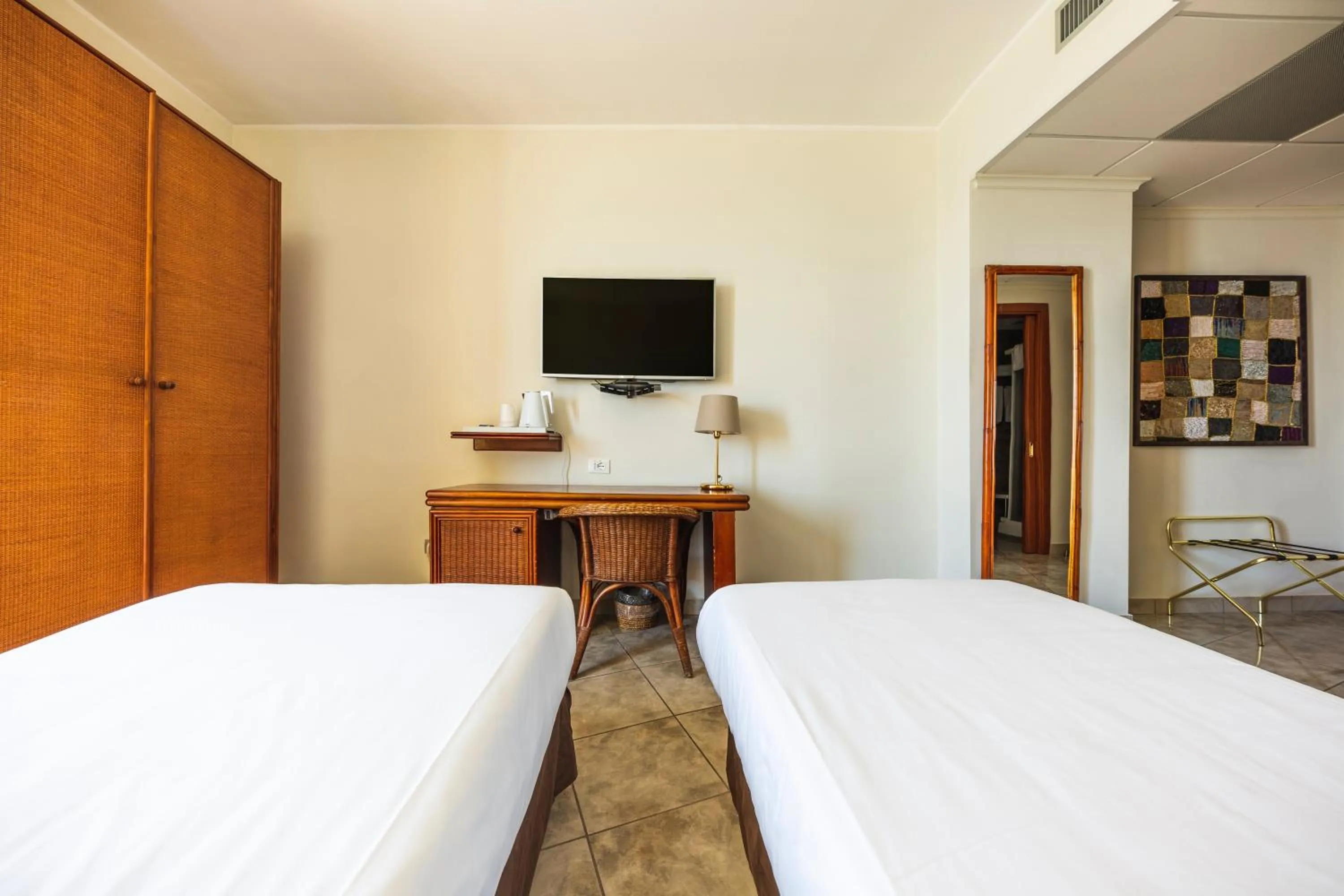 TV and multimedia, Bed in Apulia Hotel Taranto Ara Solis