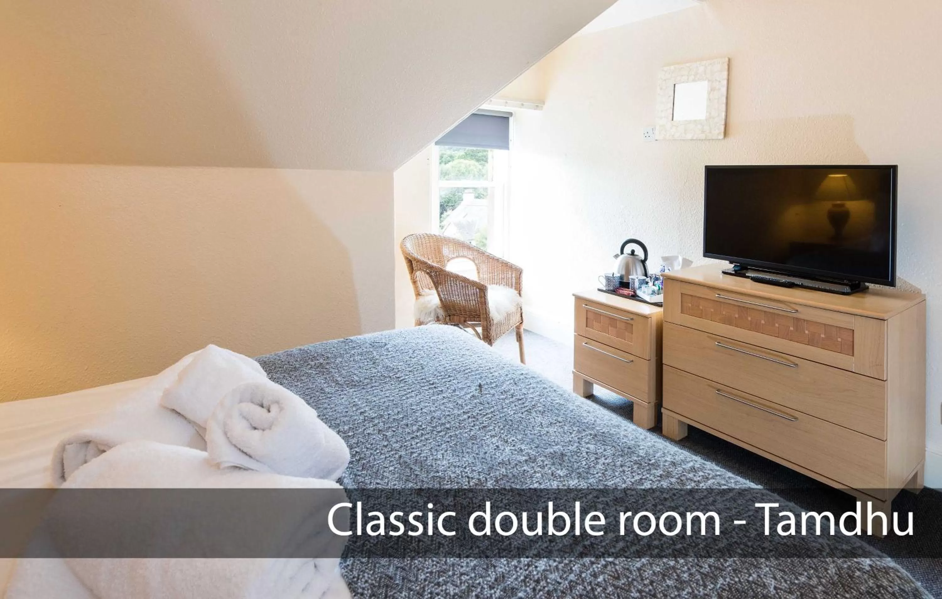 Bedroom, Bed in McKays Hotel