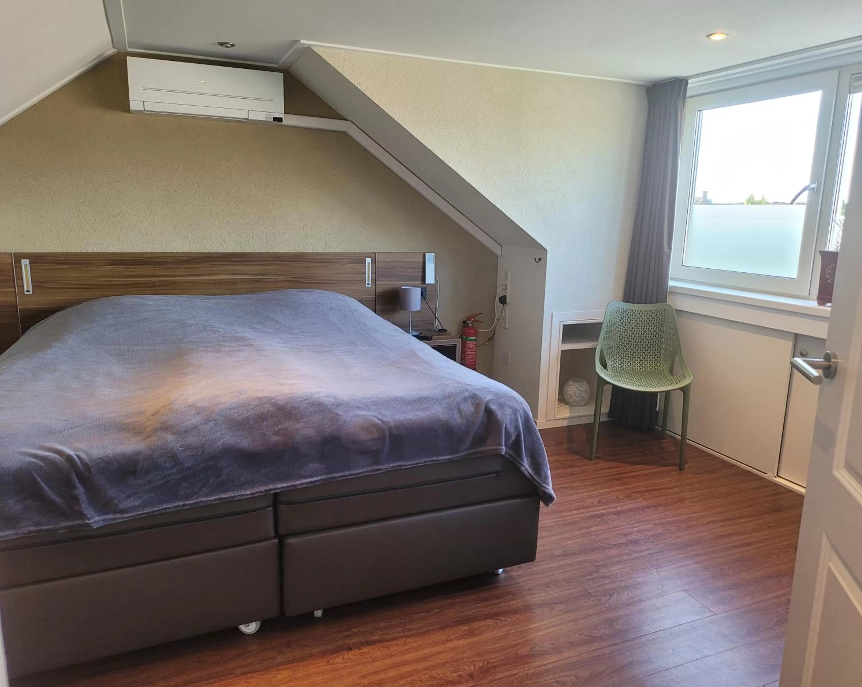 Property building, Bed in Bed & Budget123